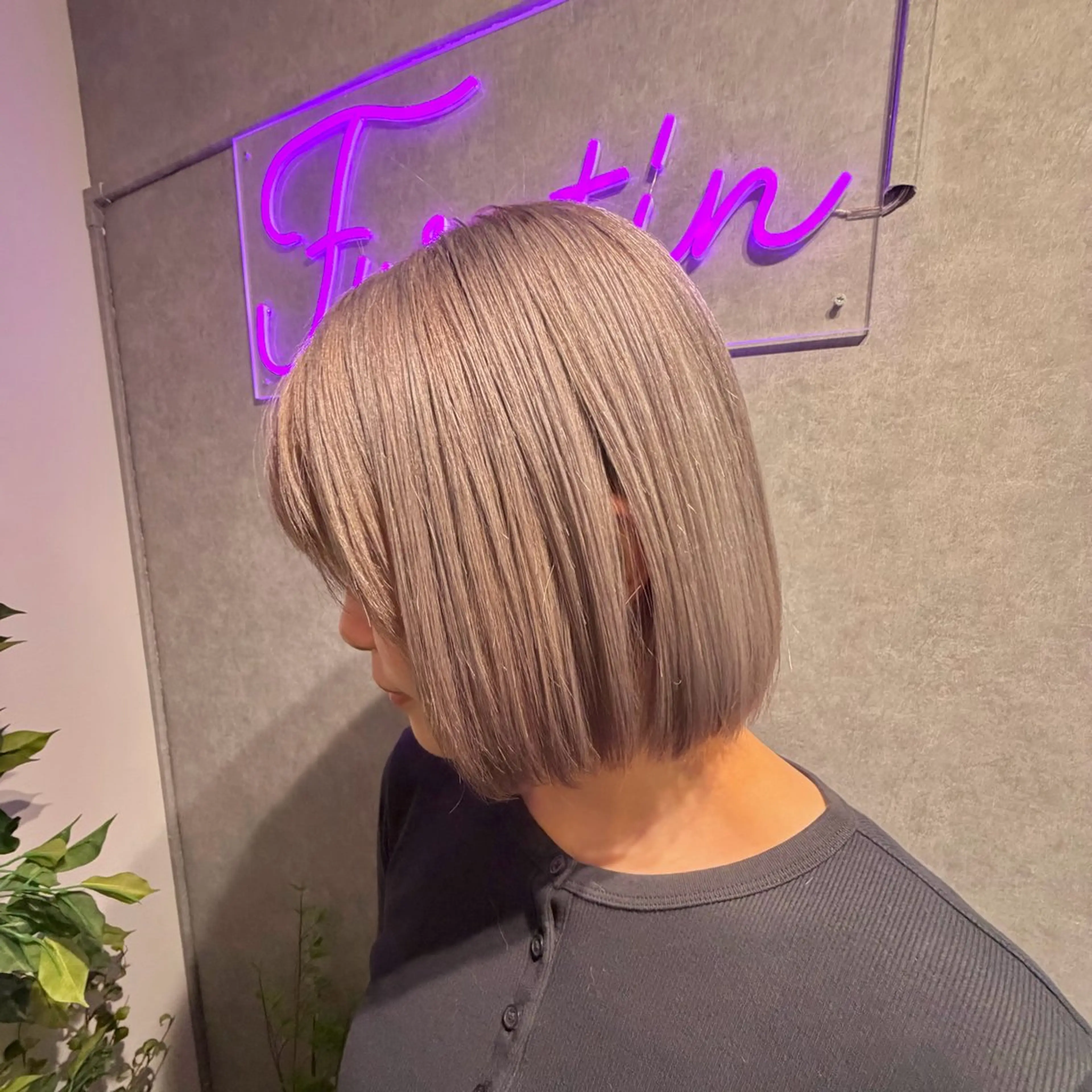 ショート FÜRSTIN所属・西村髪質改善 ブリーチ縮毛矯正のヘアスタイル