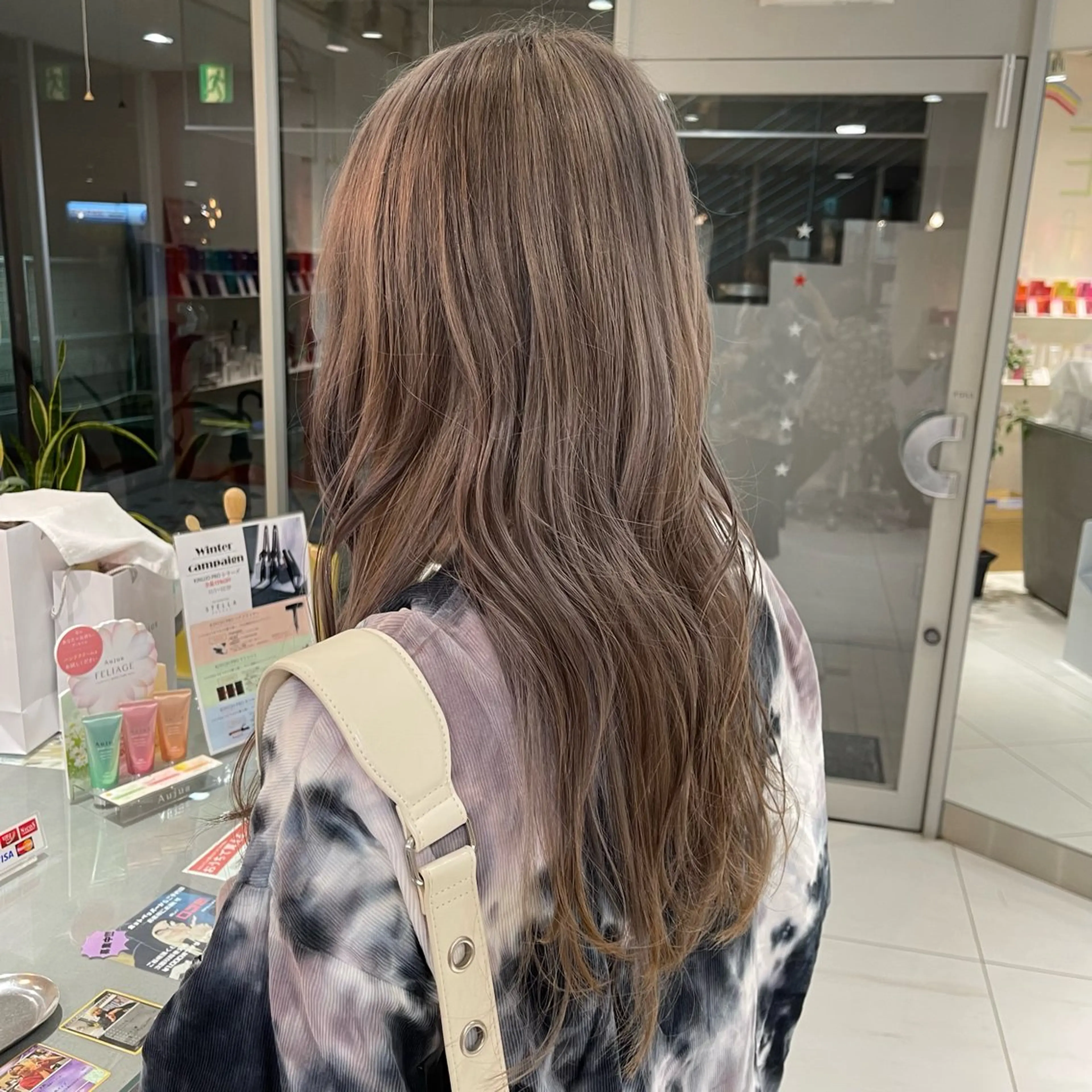 ロング カラー ブリーチ 透明感カラー ハイトーンカラー 由比藤理子 ブリーチカラー🌈のヘアスタイル