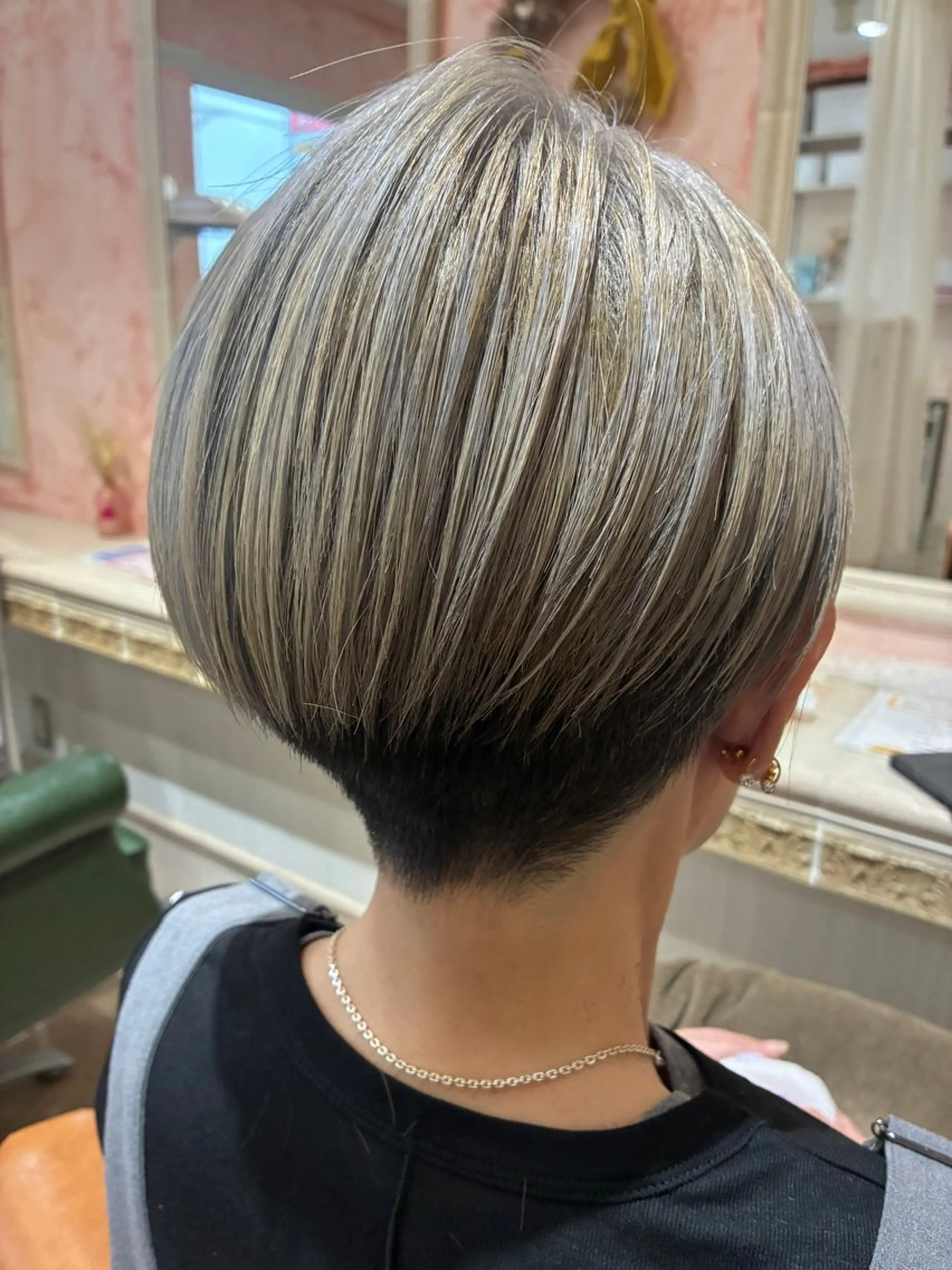 ショート カラー ヘアカラー おおやま たくみのヘアスタイル