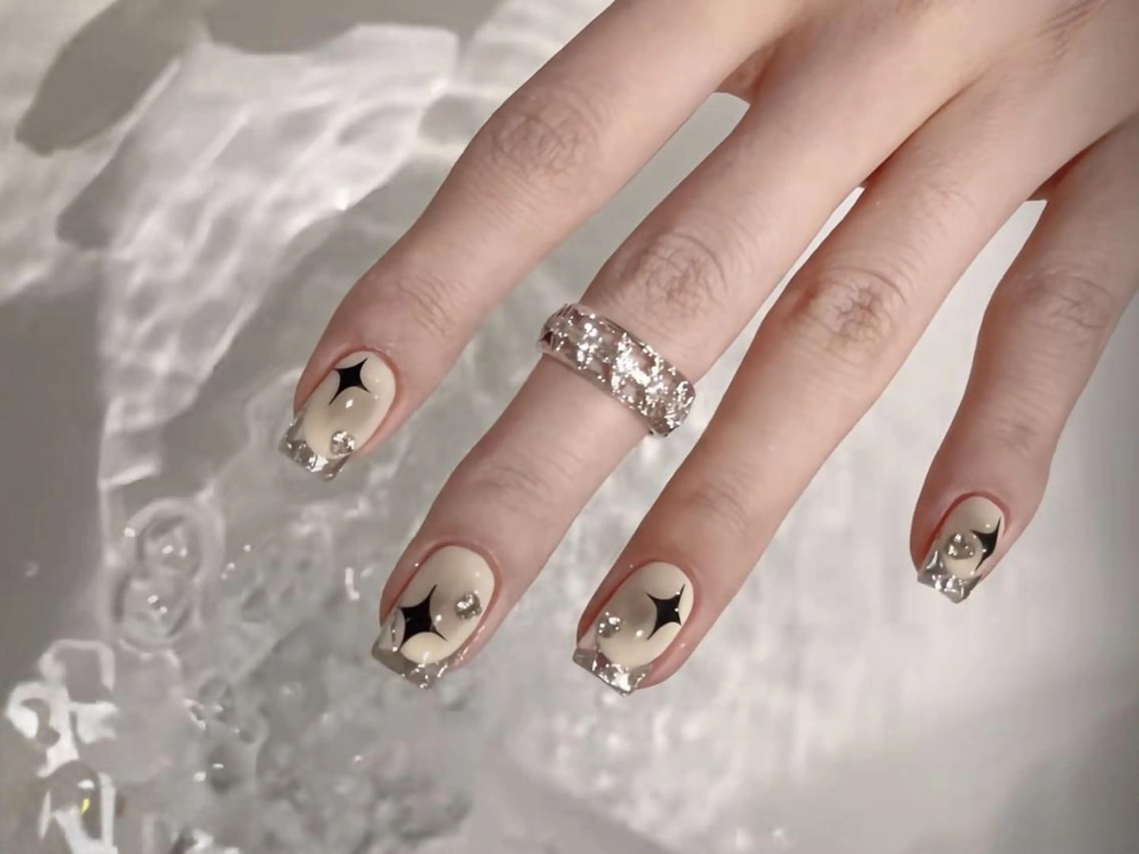 ネイル カジュアル フットネイル フレンチネイル ジェルネイル ホログラムネイル ハンドネイル ハンドケア 💗NA.YUKI NAIL💗のネイルデザイン