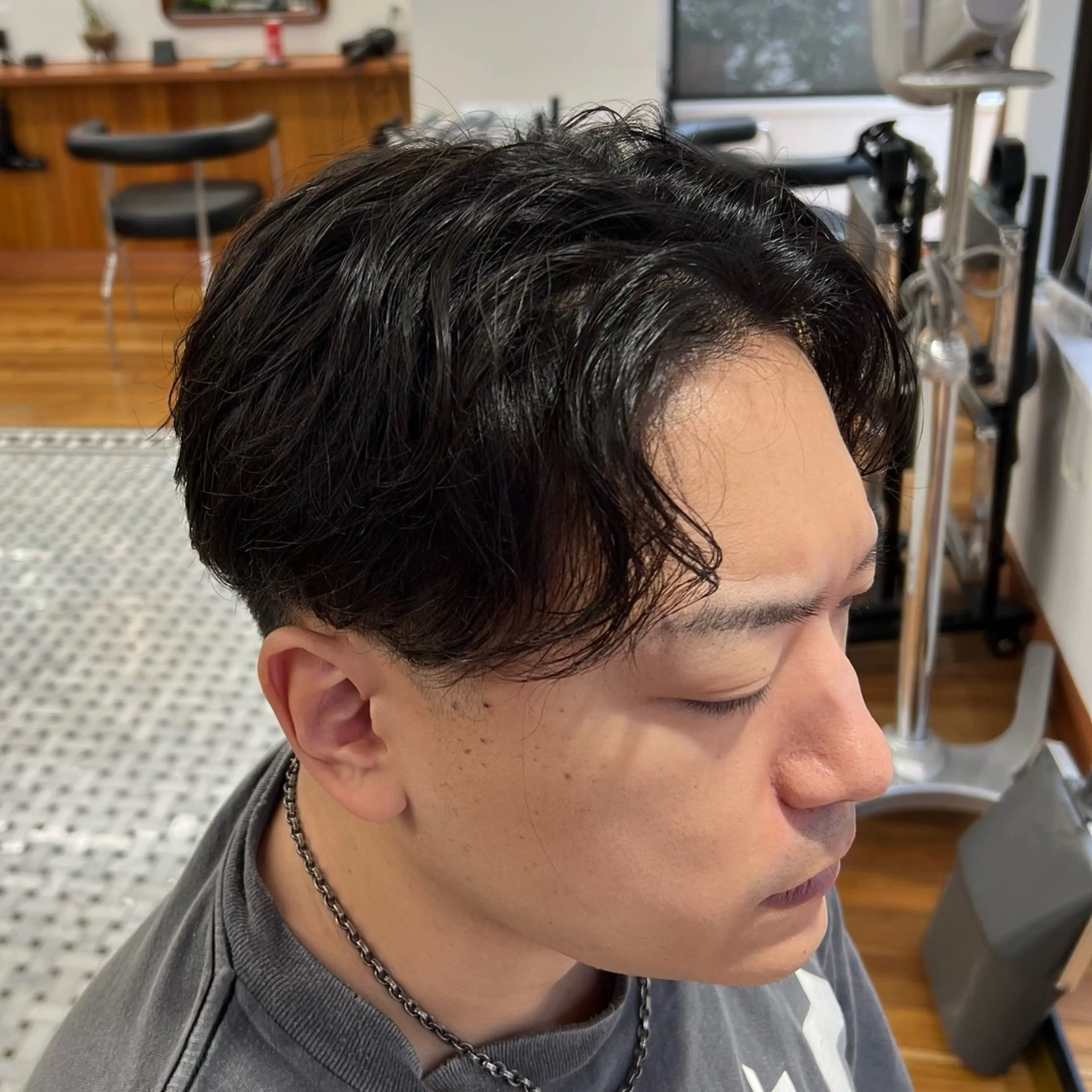 ショート メンズ センターパート 刈り上げ くせ毛 ショートヘア カット メンズカット✂️ スキンフェード伊藤陸のヘアスタイル