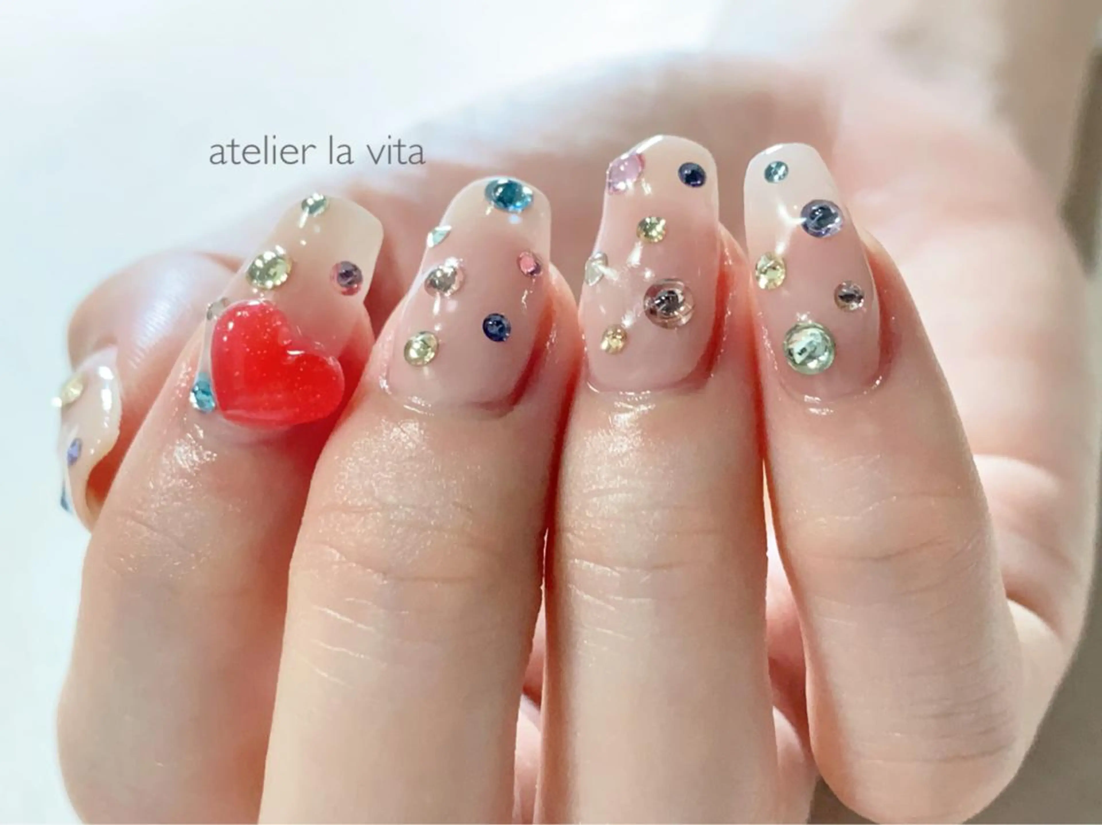 ネイル クリアネイル ハート ピンク ストーンネイル ハンドネイル atelier la vita所属・lavita. mimuraのネイルデザイン