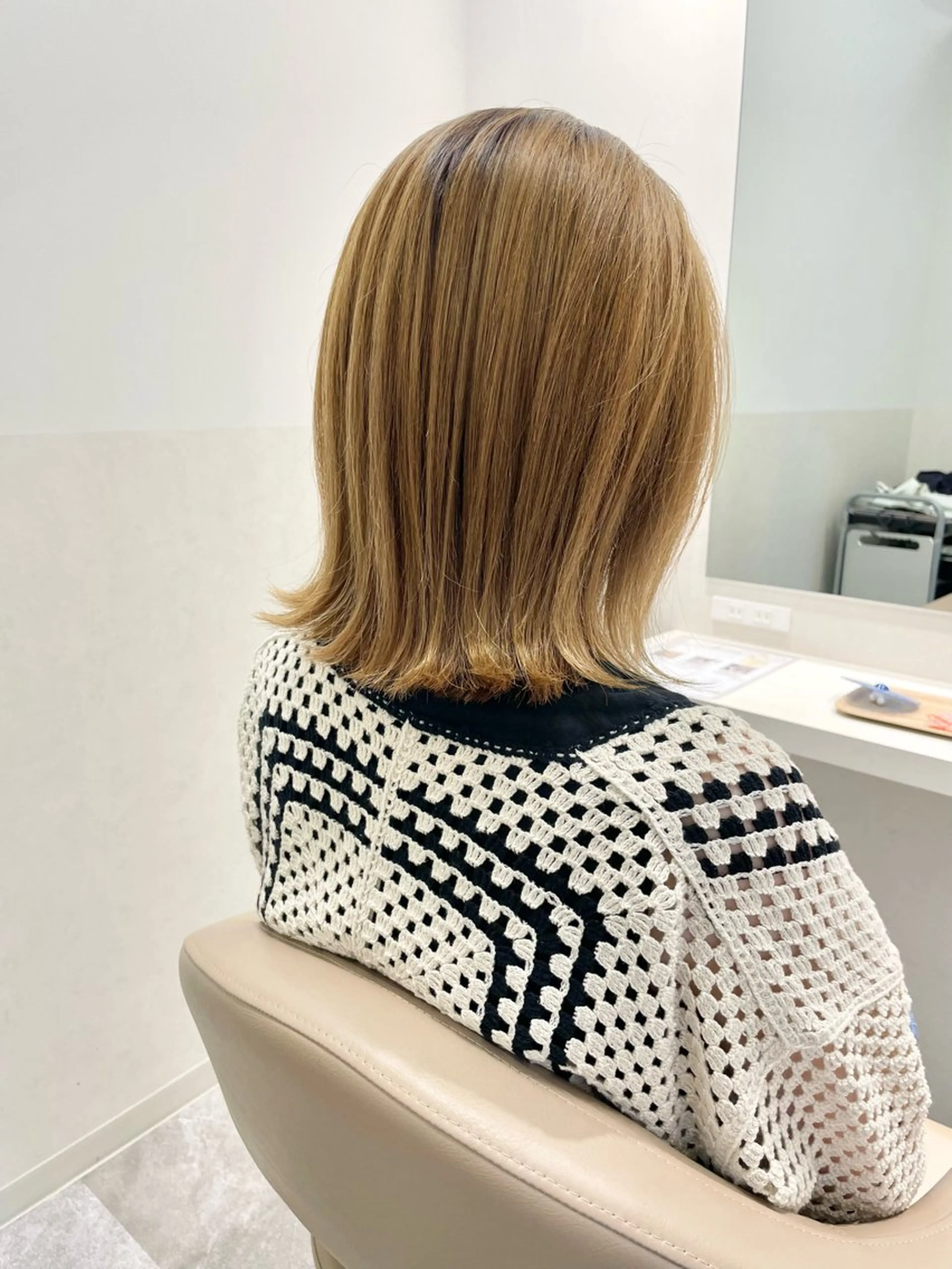 ショート カラー ベージュカラー ハイライトカラー ボブ ハイライト 外ハネヘア ヘアカラー SALOWIN 下北沢　No.R所属・カット・ヘアケア特化 戸高昌紀のヘアスタイル