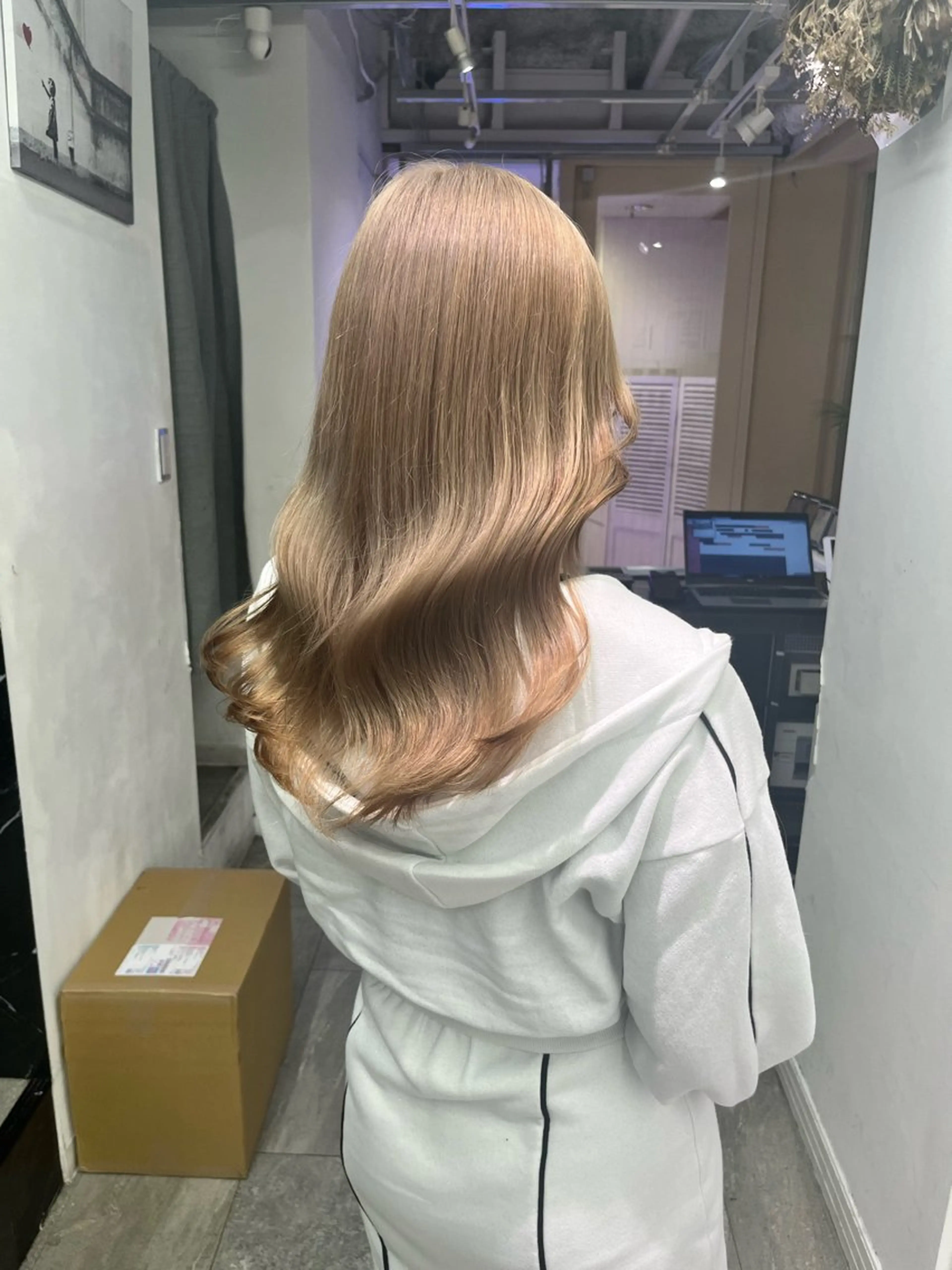 ミディアム 🌈ハイトーン/ ワタル🌈のヘアスタイル