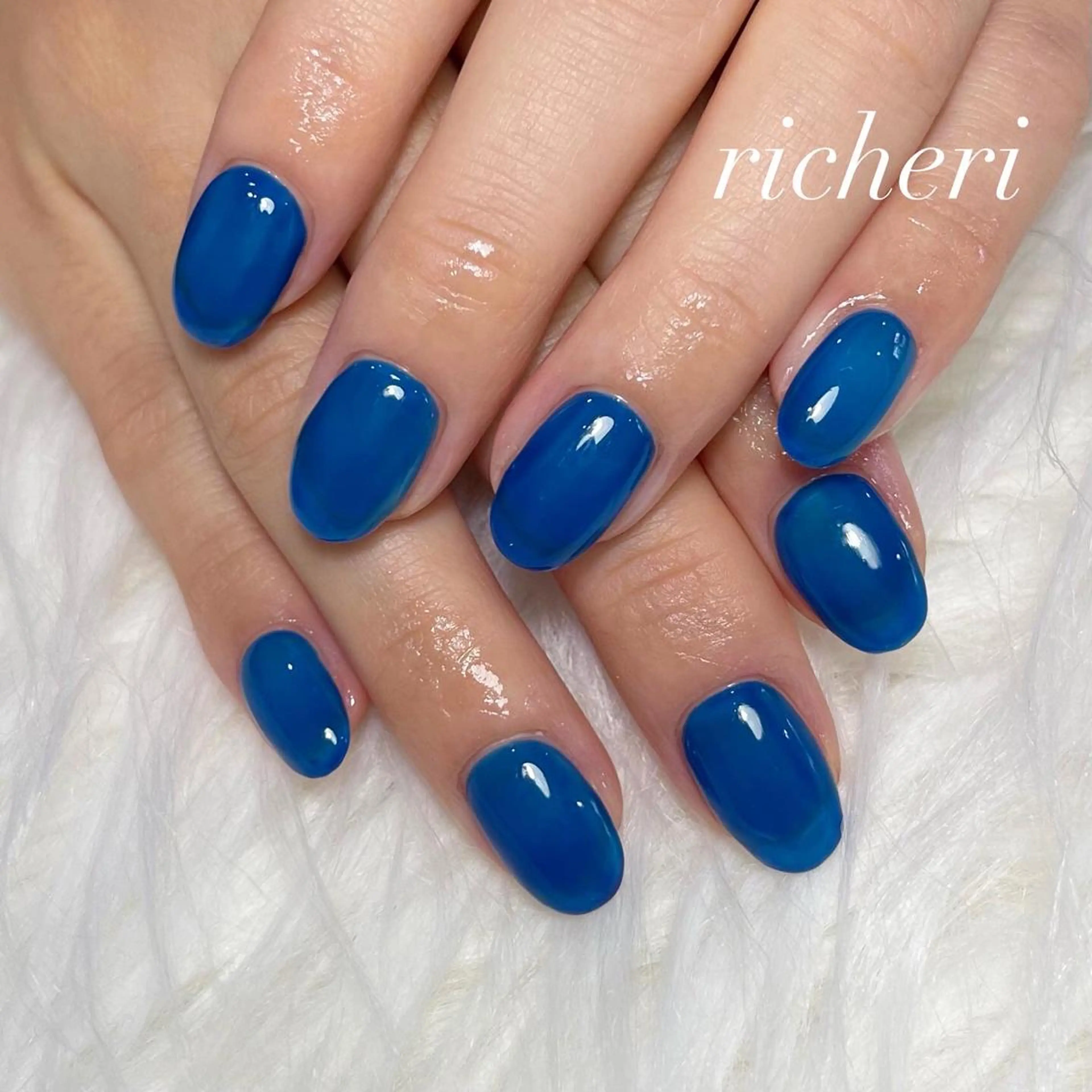 ミディアム ネイル 韓国風ヘア アートネイル ブルー フレンチネイル ジェルネイル richeri beautyのエステ・リラクイメージ