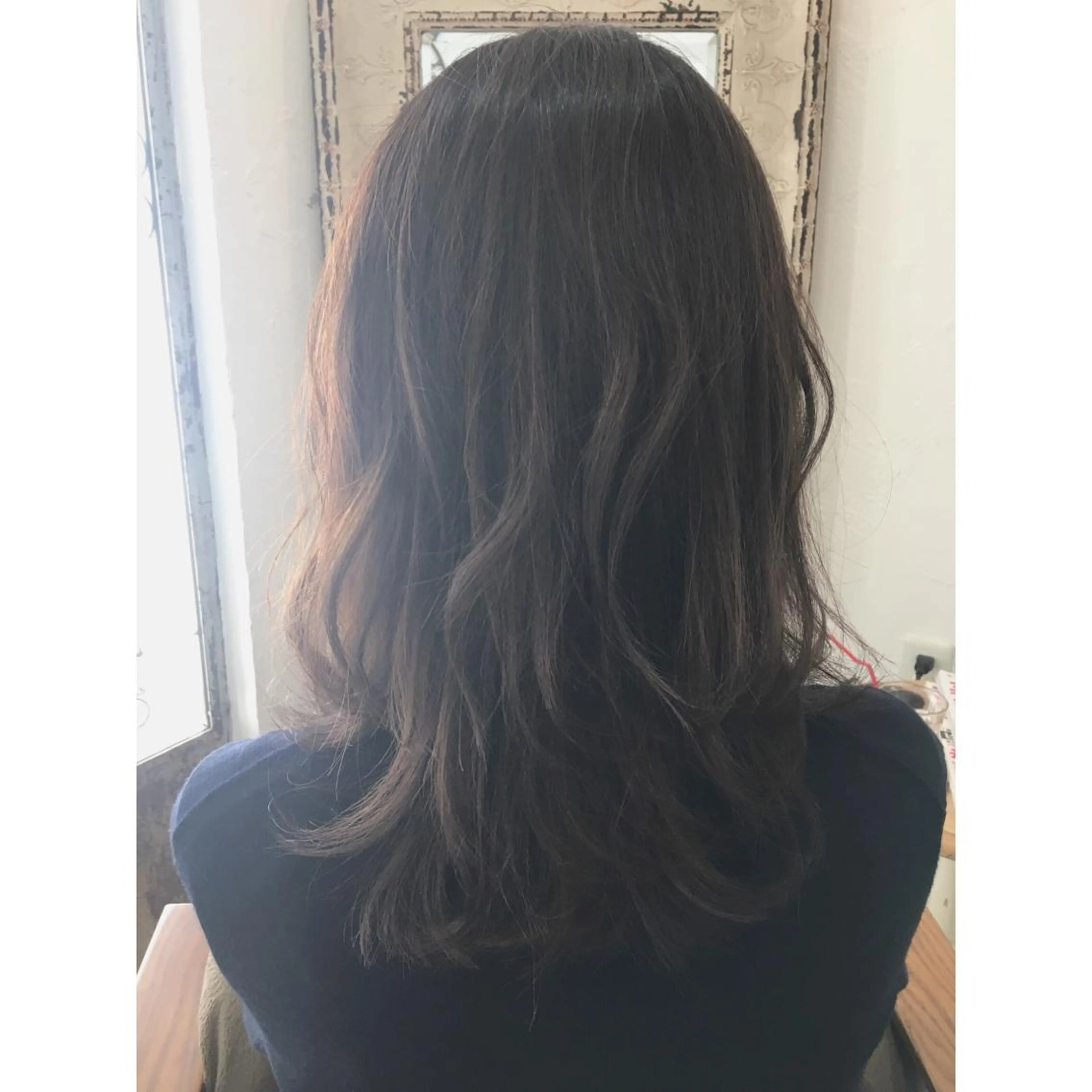 セミロング カラー グレージュ ハイライトカラー ハイライト カット ヘアカラー fio マナミのヘアスタイル