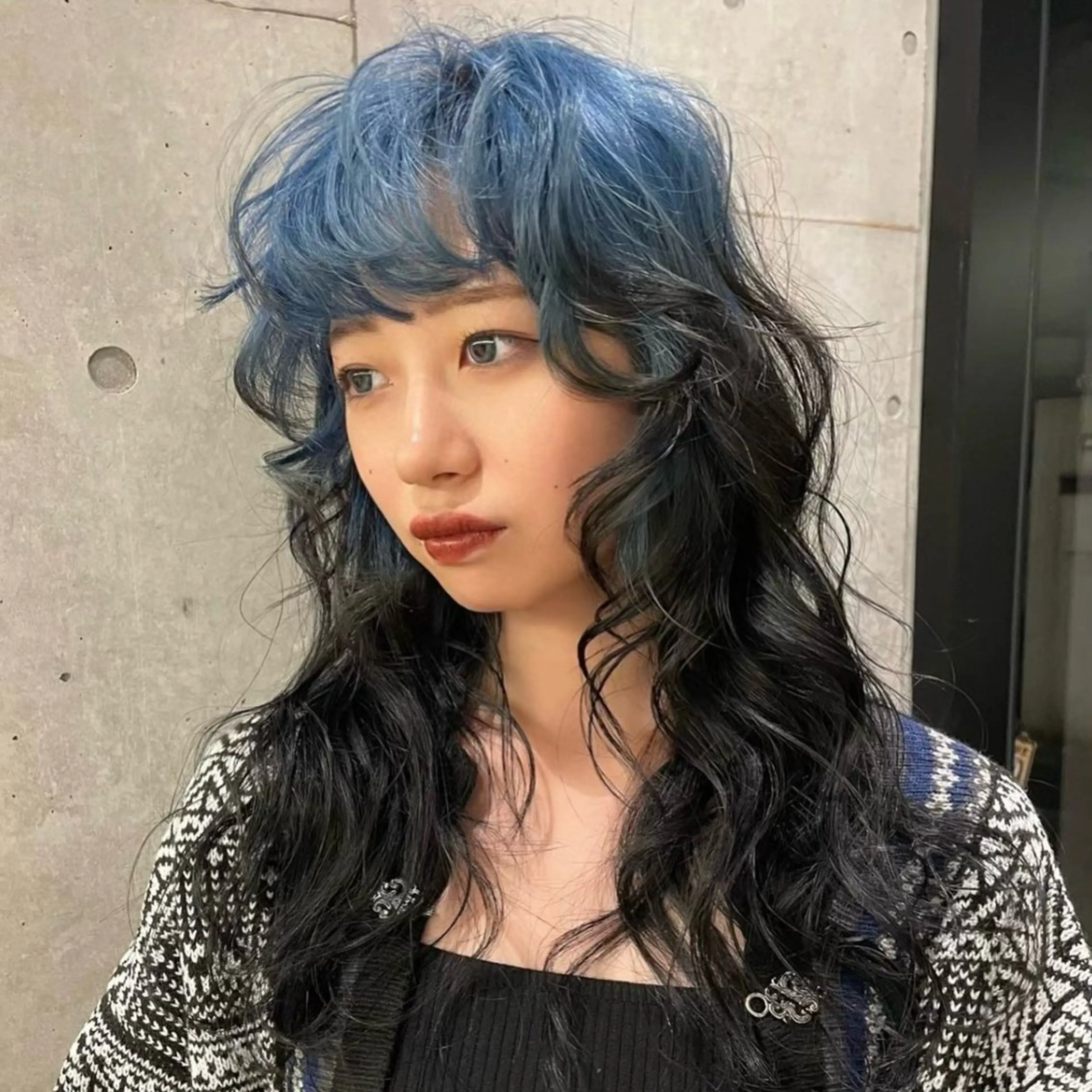 ロング カラー ヘアアレンジ デザインカラー シルバー カット ヘアカラー トリートメント Mizobe misakiのヘアスタイル