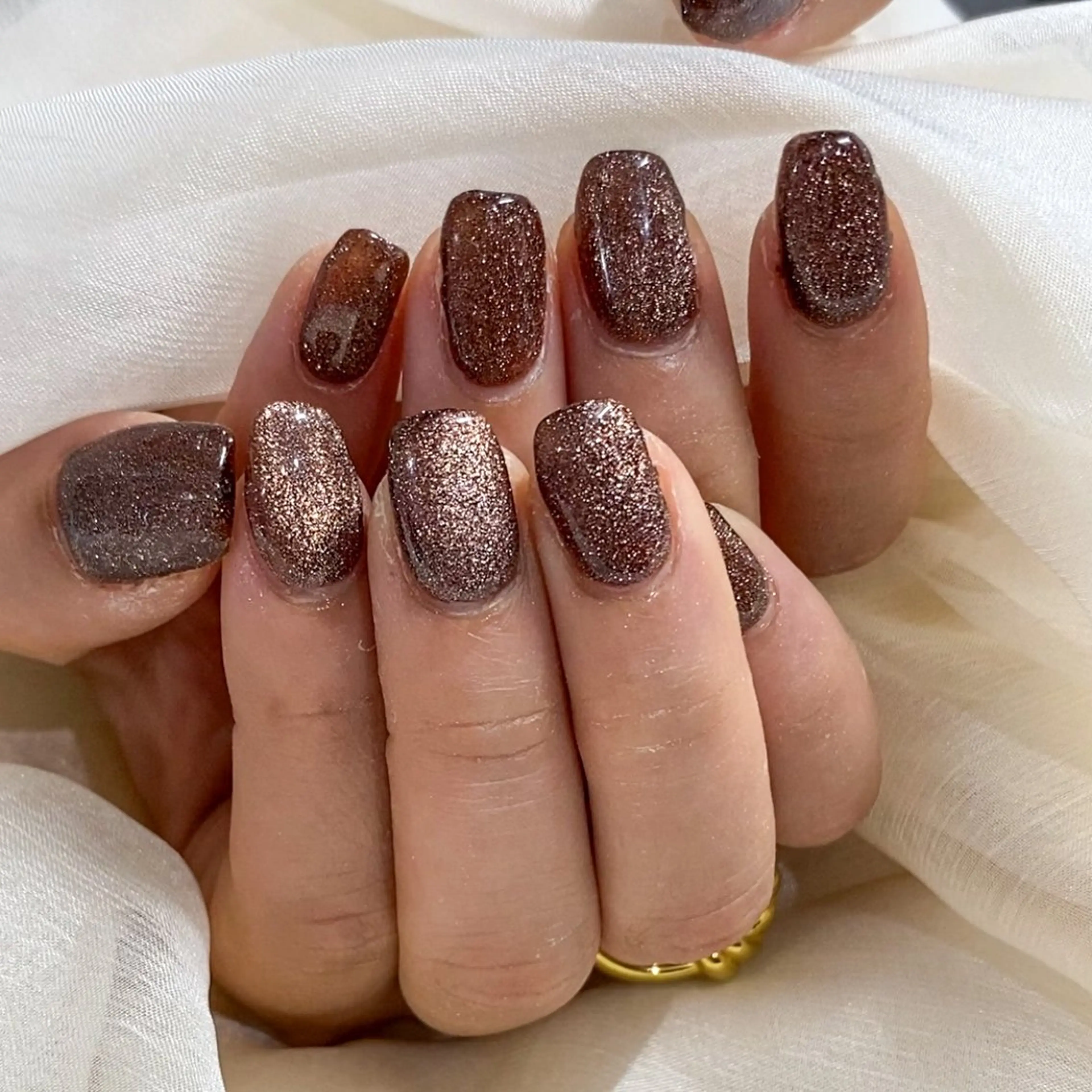 ネイル ブラウン マグネットネイル 赤色 ネイル空間所属・muguet🎀 nailのネイルデザイン