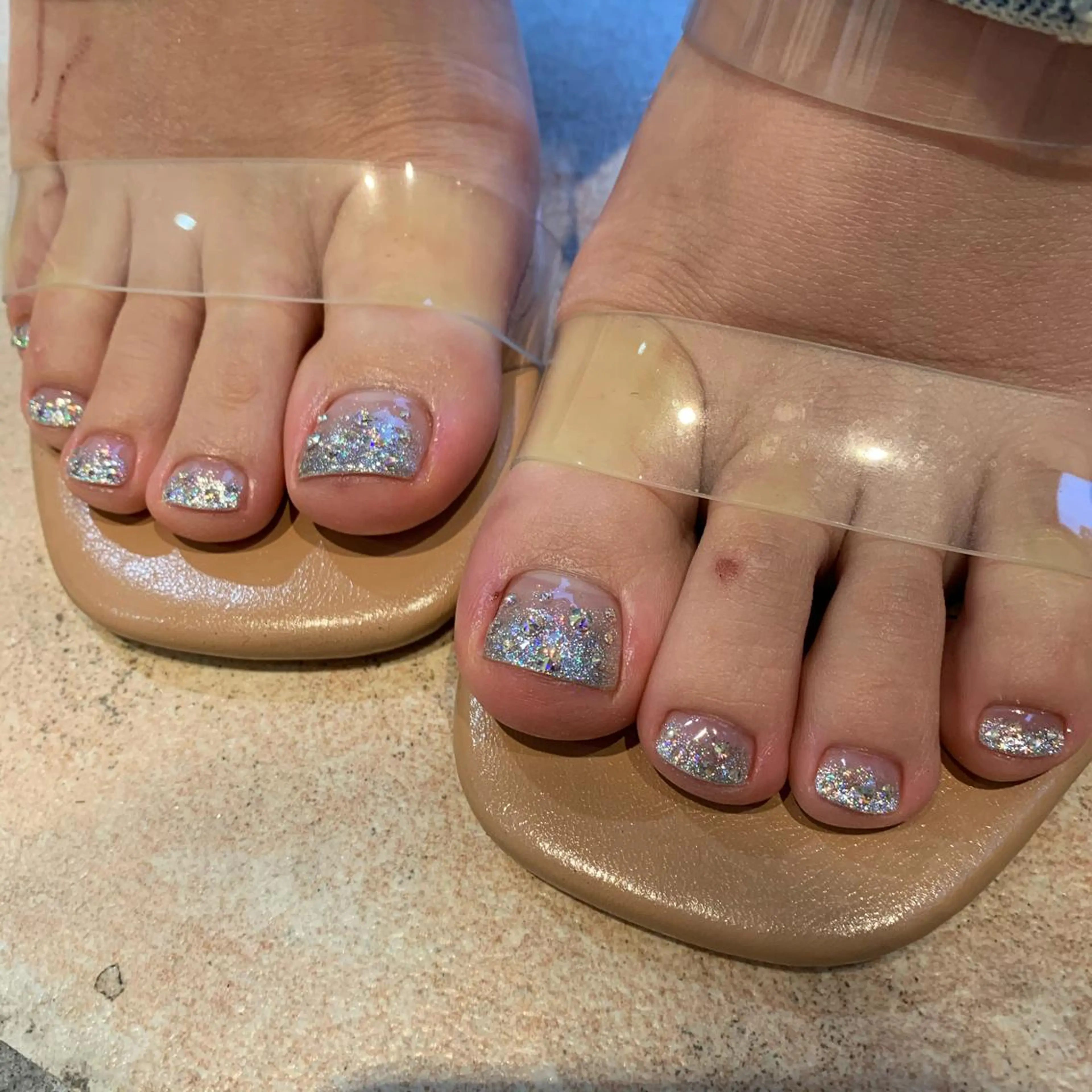 ネイル グラデーション ラメ(グリッター) ストーンネイル フットネイル 佐藤 穂乃香のネイルデザイン