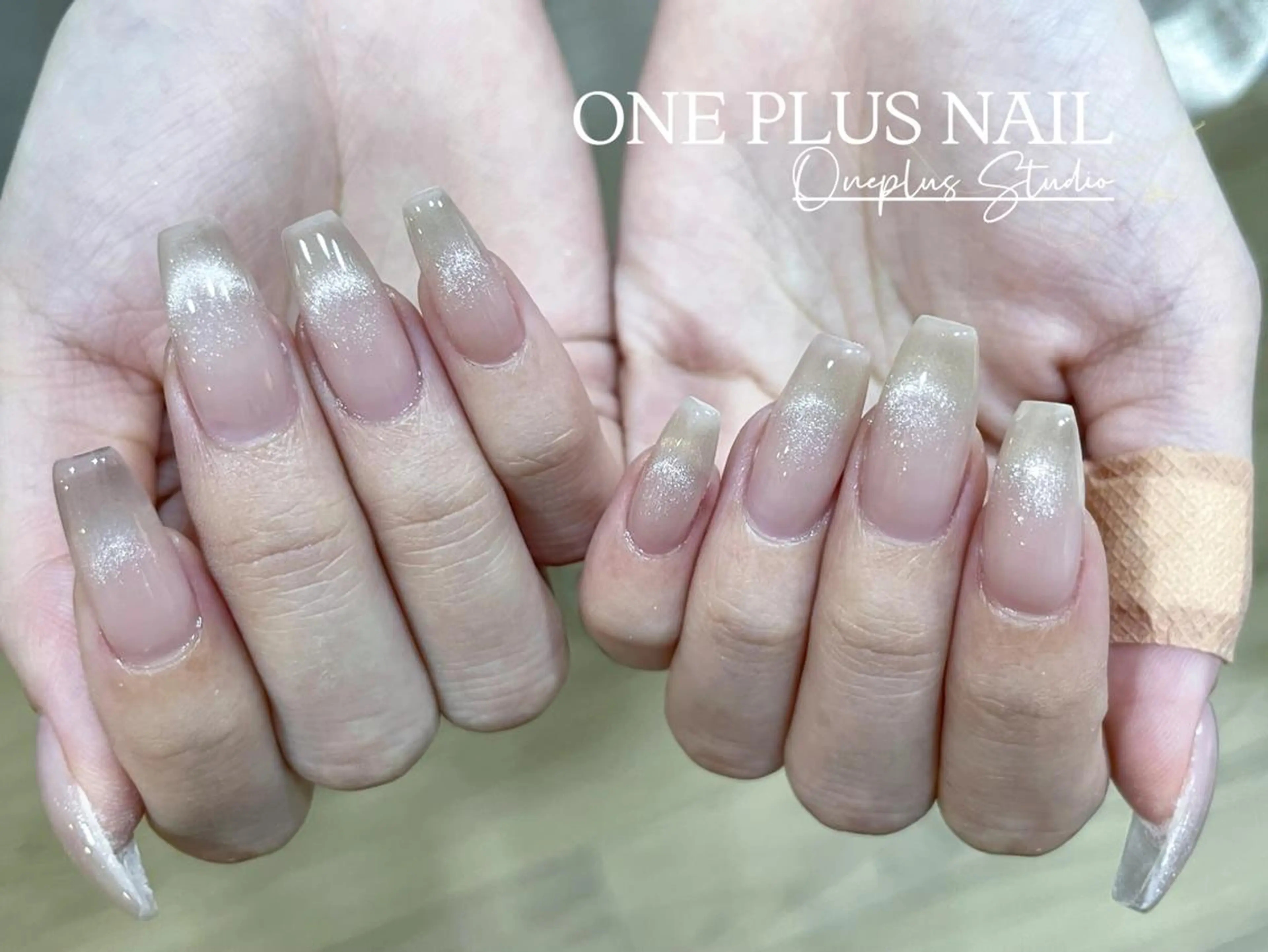 ネイル アートネイル オーロラネイル ガーリー キラキラネイル 韓国ネイル One plus StudioNailのネイルデザイン