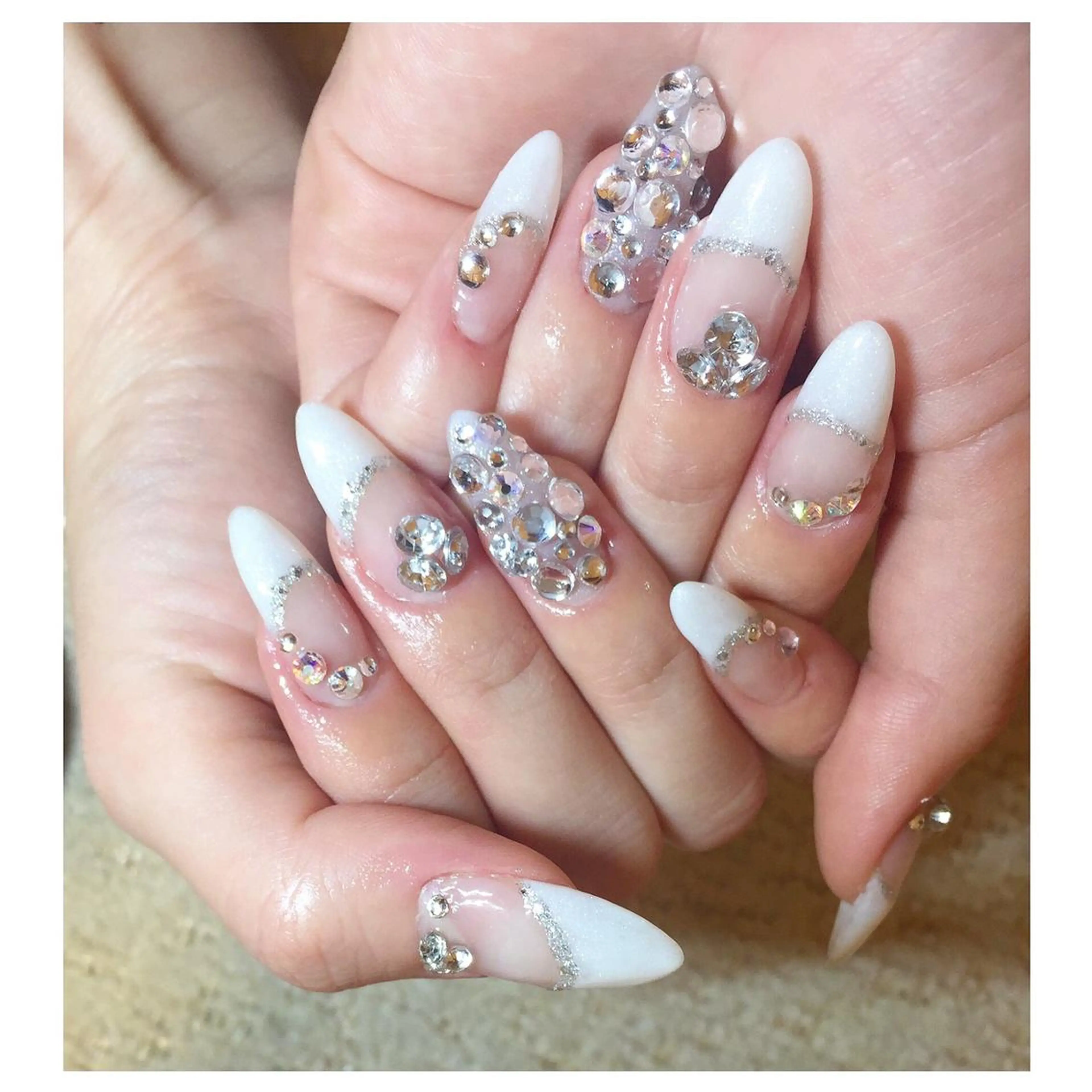 ネイル フレンチネイル シルバー ブライダルネイル rina eye&nailのマツエク・マツパデザイン