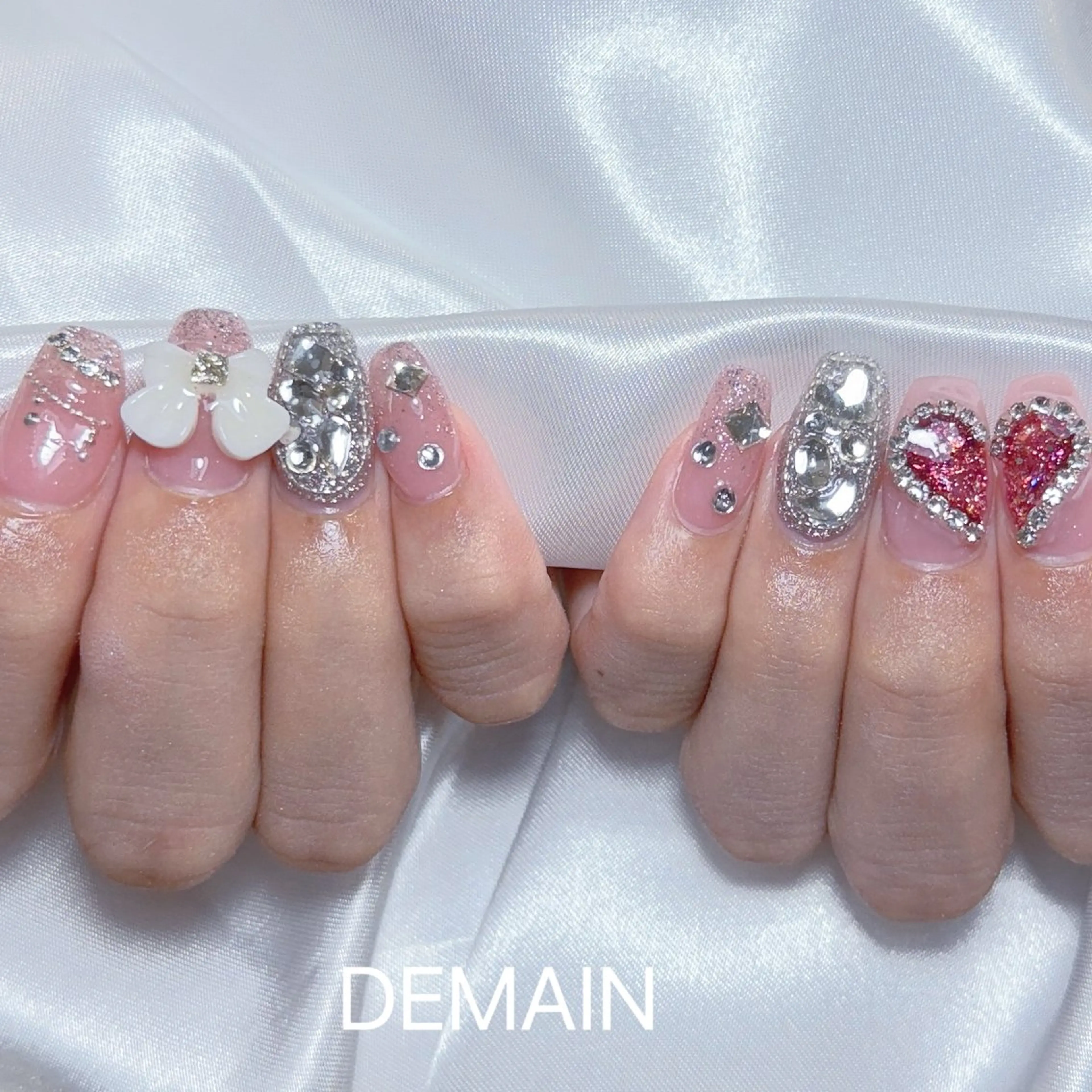 ネイル アートネイル オーロラネイル ガーリー キラキラネイル 韓国ネイル DEMAIN- 🌸のネイルデザイン