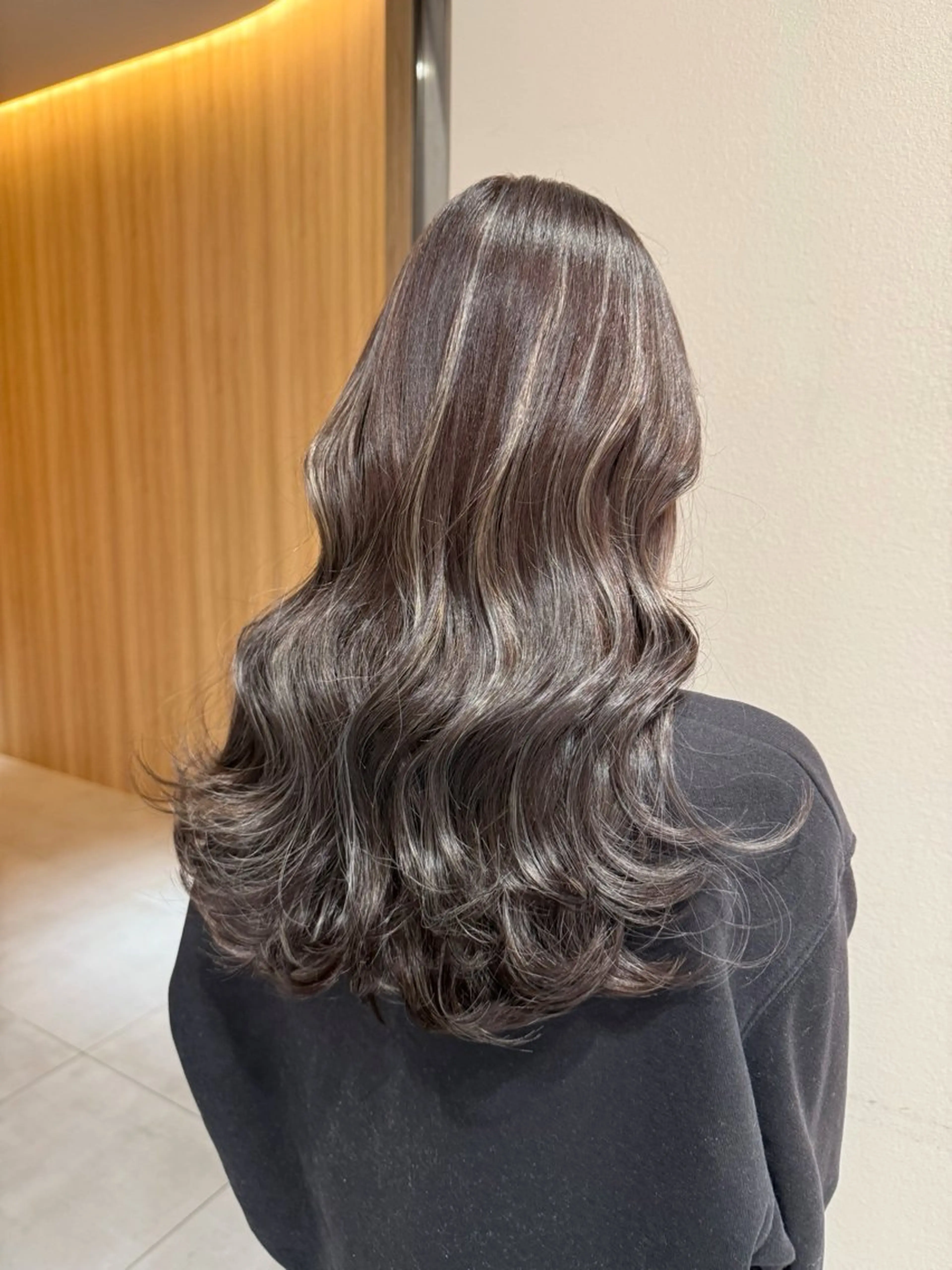 ロング 大人上品な ハイライト🪄イワヤのヘアスタイル