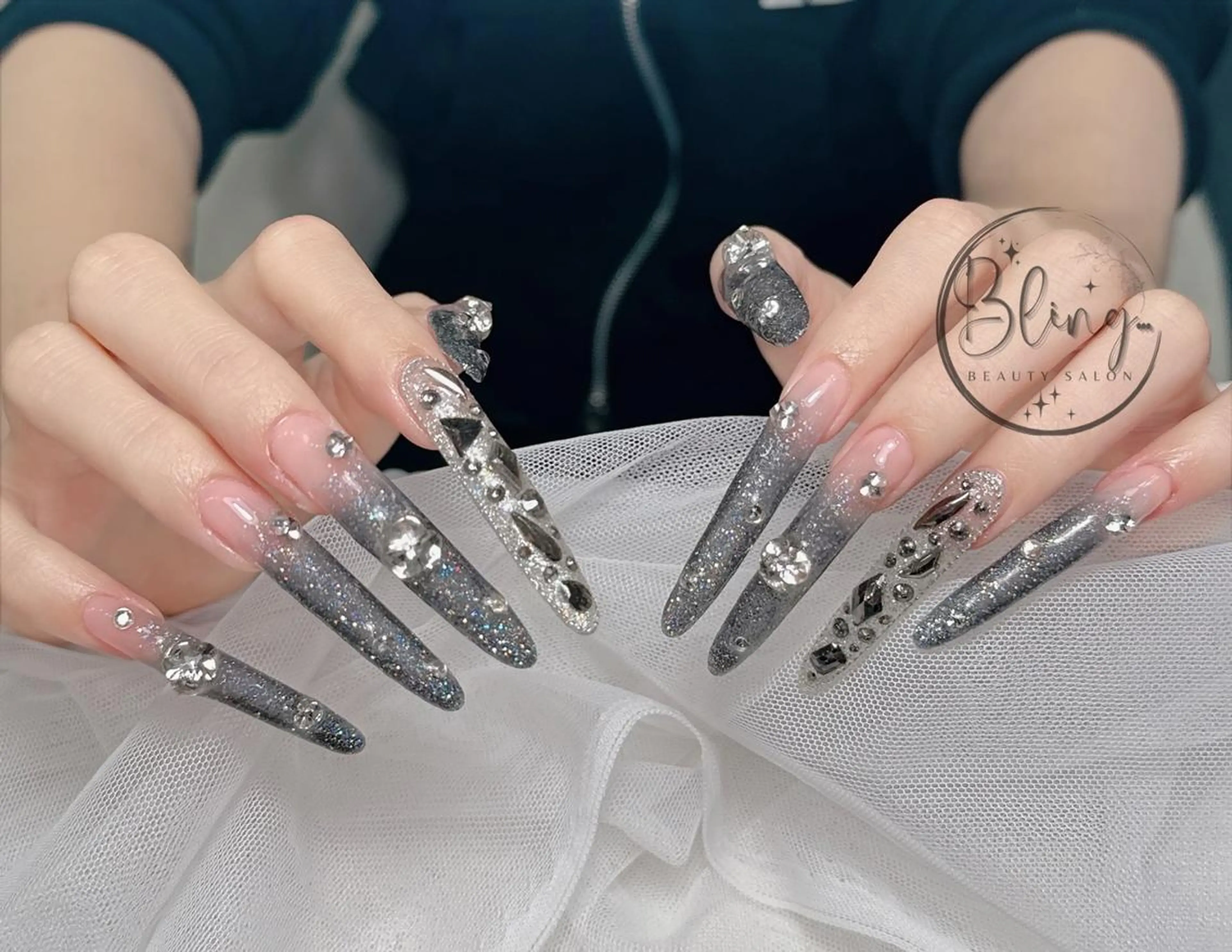 ロング パーマ 韓国風ヘア ハンドネイル 高橋 ユキのネイルデザイン