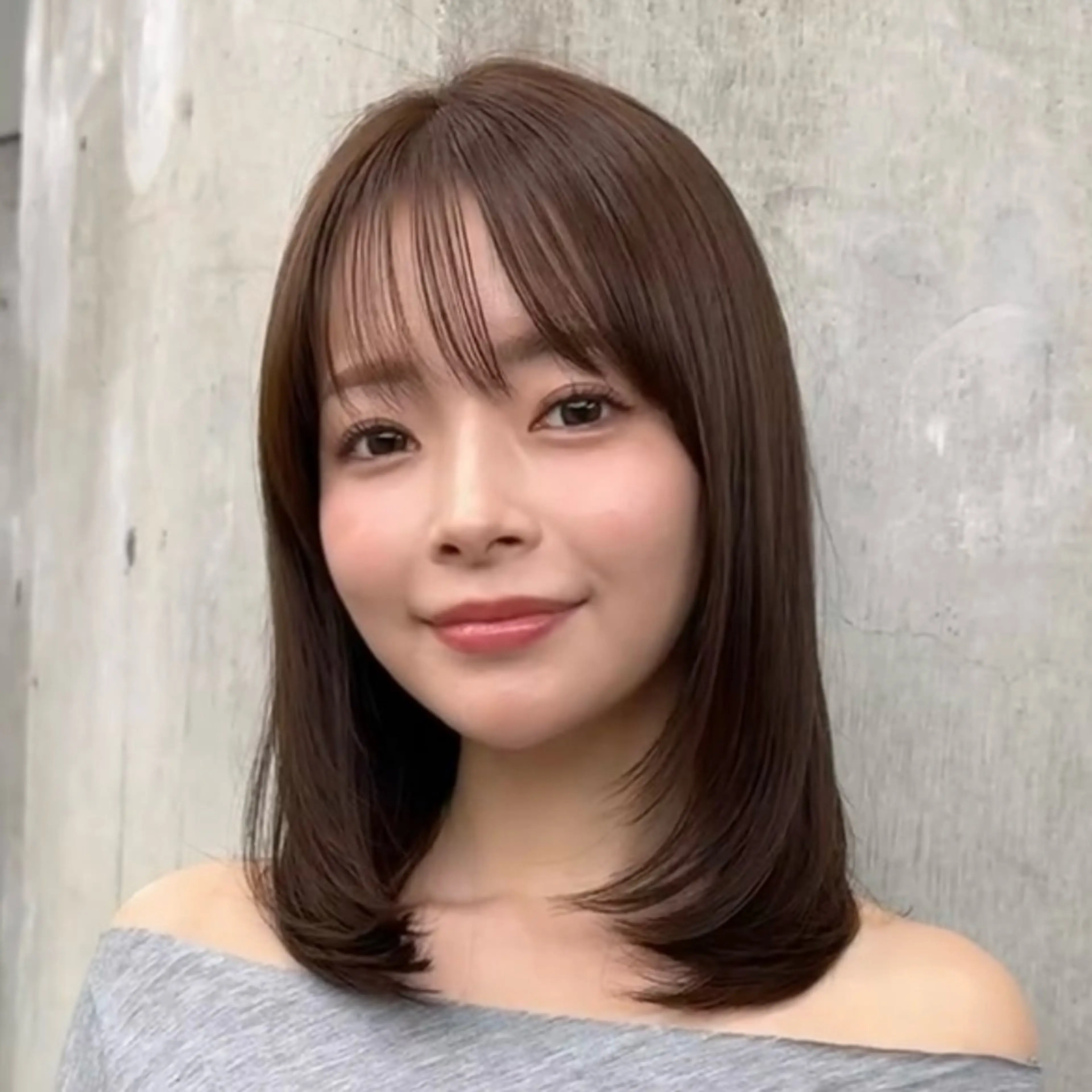 セミロング カラー 顔周り/レイヤー/ 透明感/みっきーのヘアスタイル