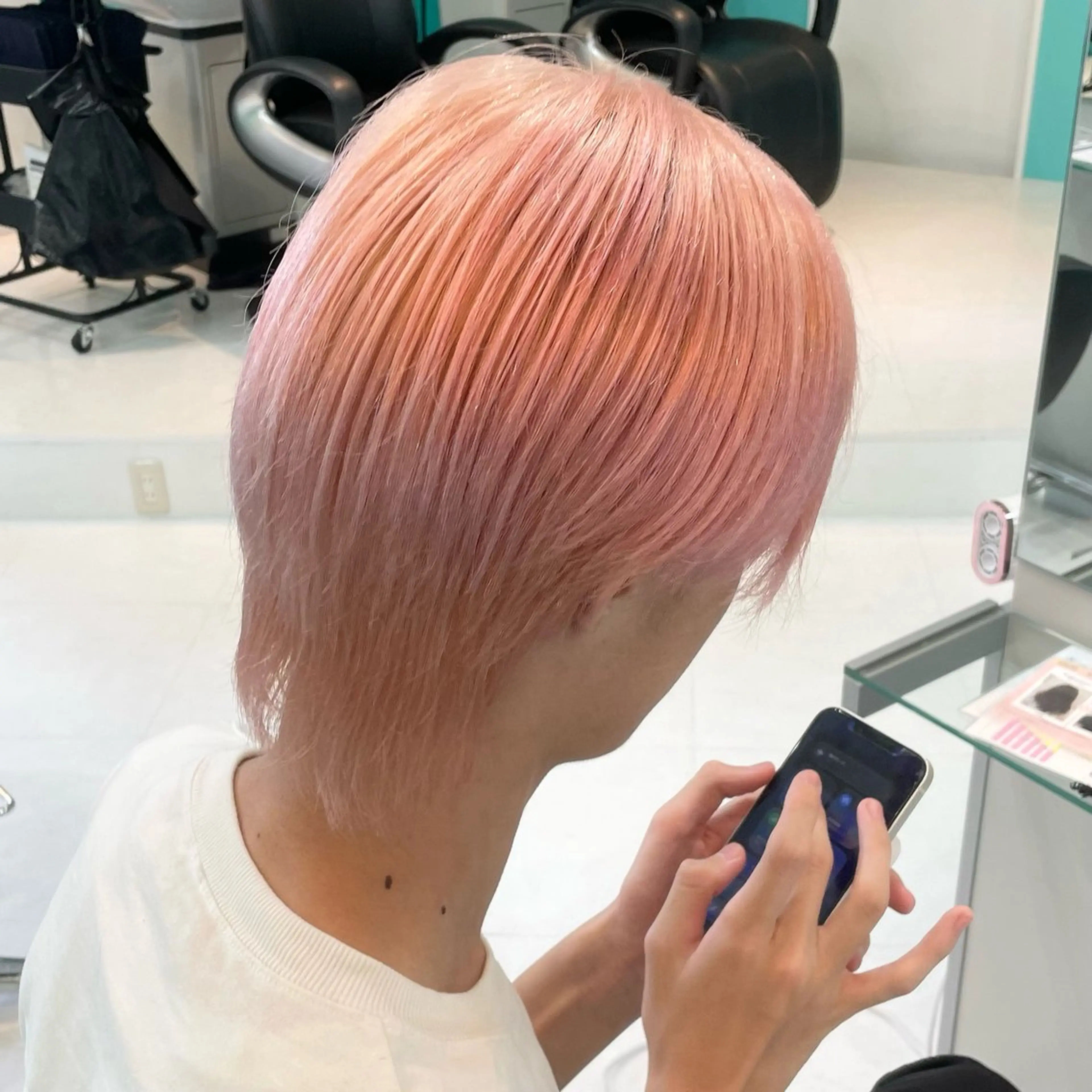 ショート カラー メンズ ピンクカラー ホワイトピンク Natsuki‎🤍 透明感×艶カラー🫧のヘアスタイル