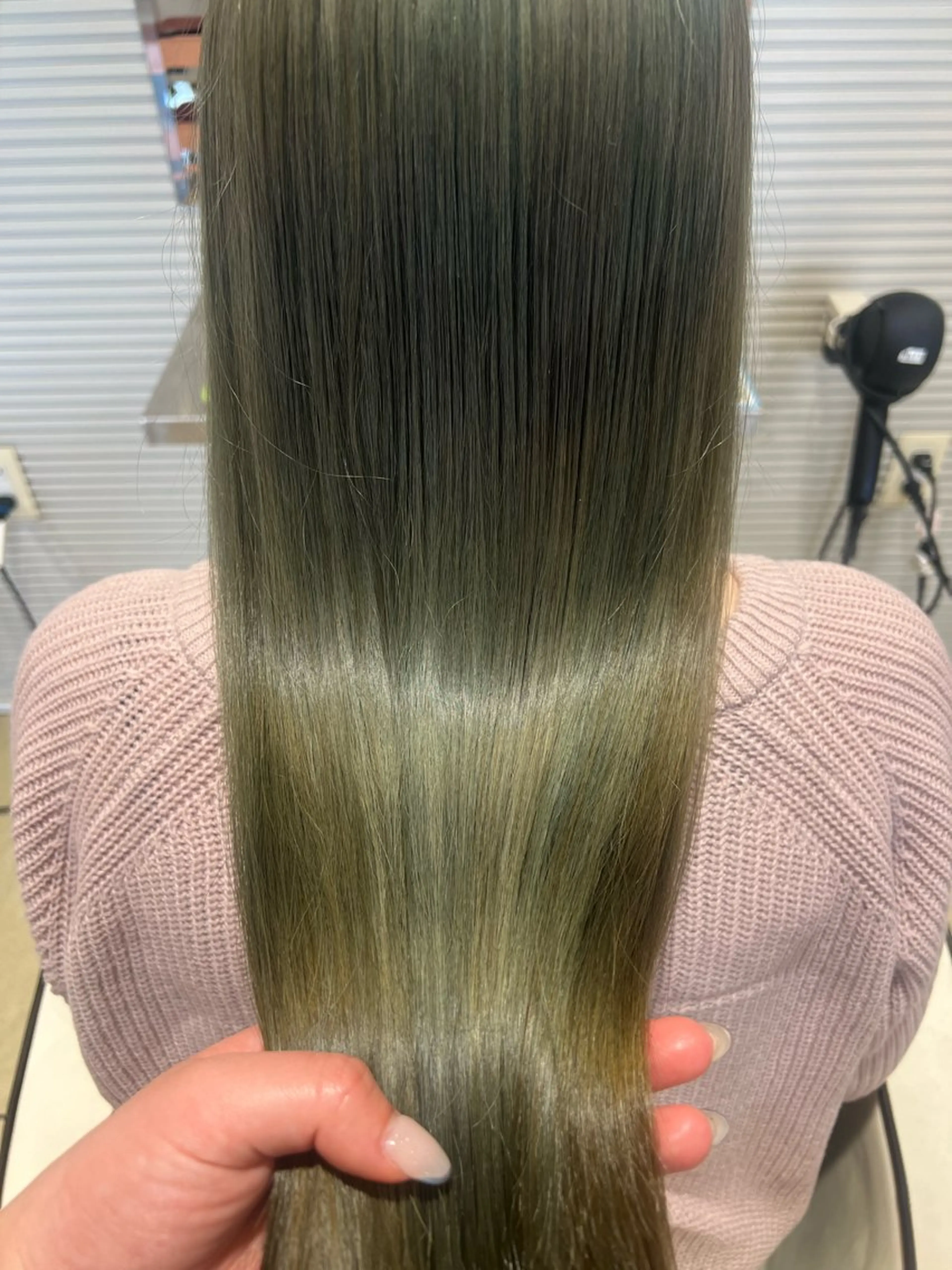 ロング カラー カット ヘアカラー トリートメント ☘️折戸結菜☘️ ハイトーンカラーのヘアスタイル