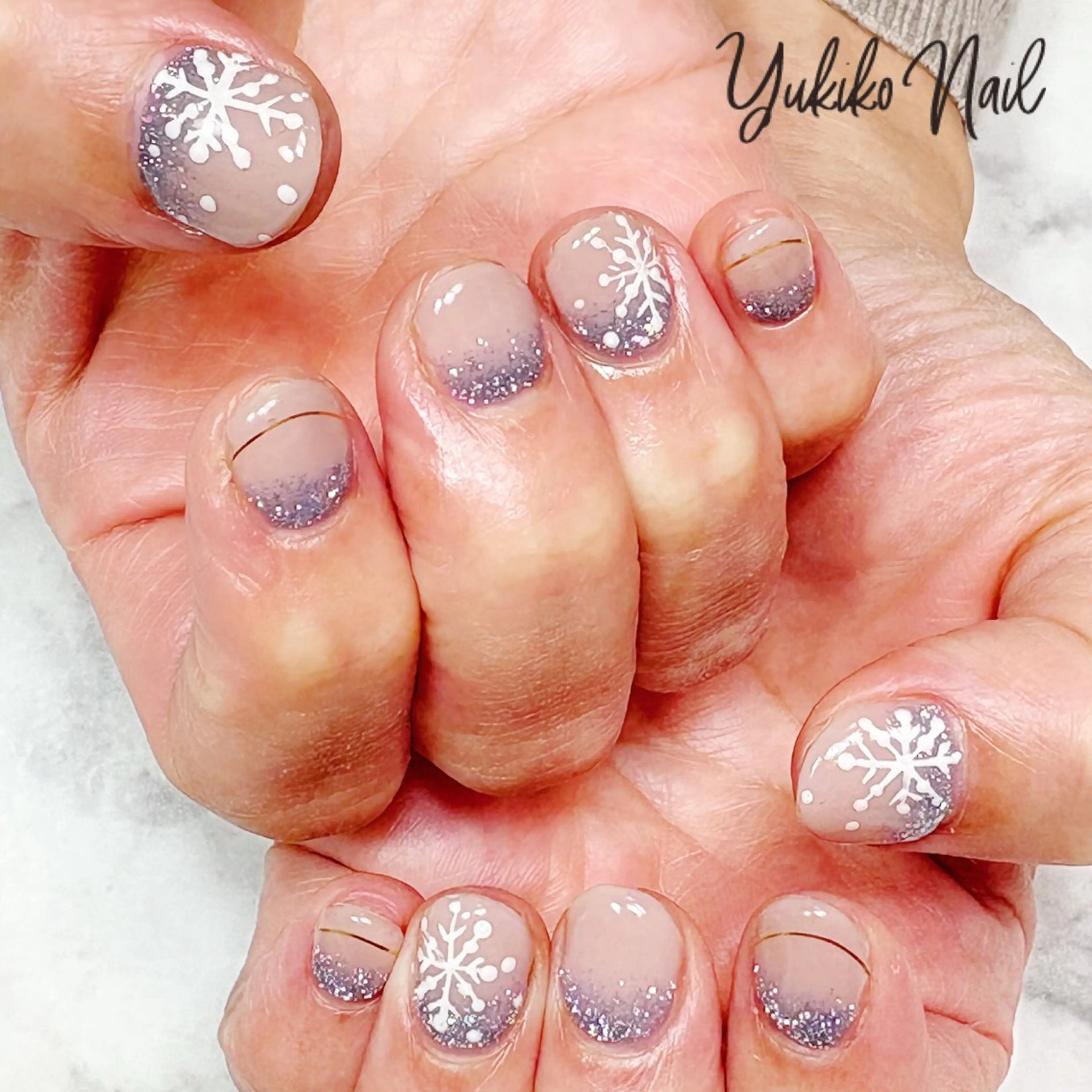 ネイル グラデーション キラキラネイル 冬ネイル ユキコ ネイルのネイルデザイン