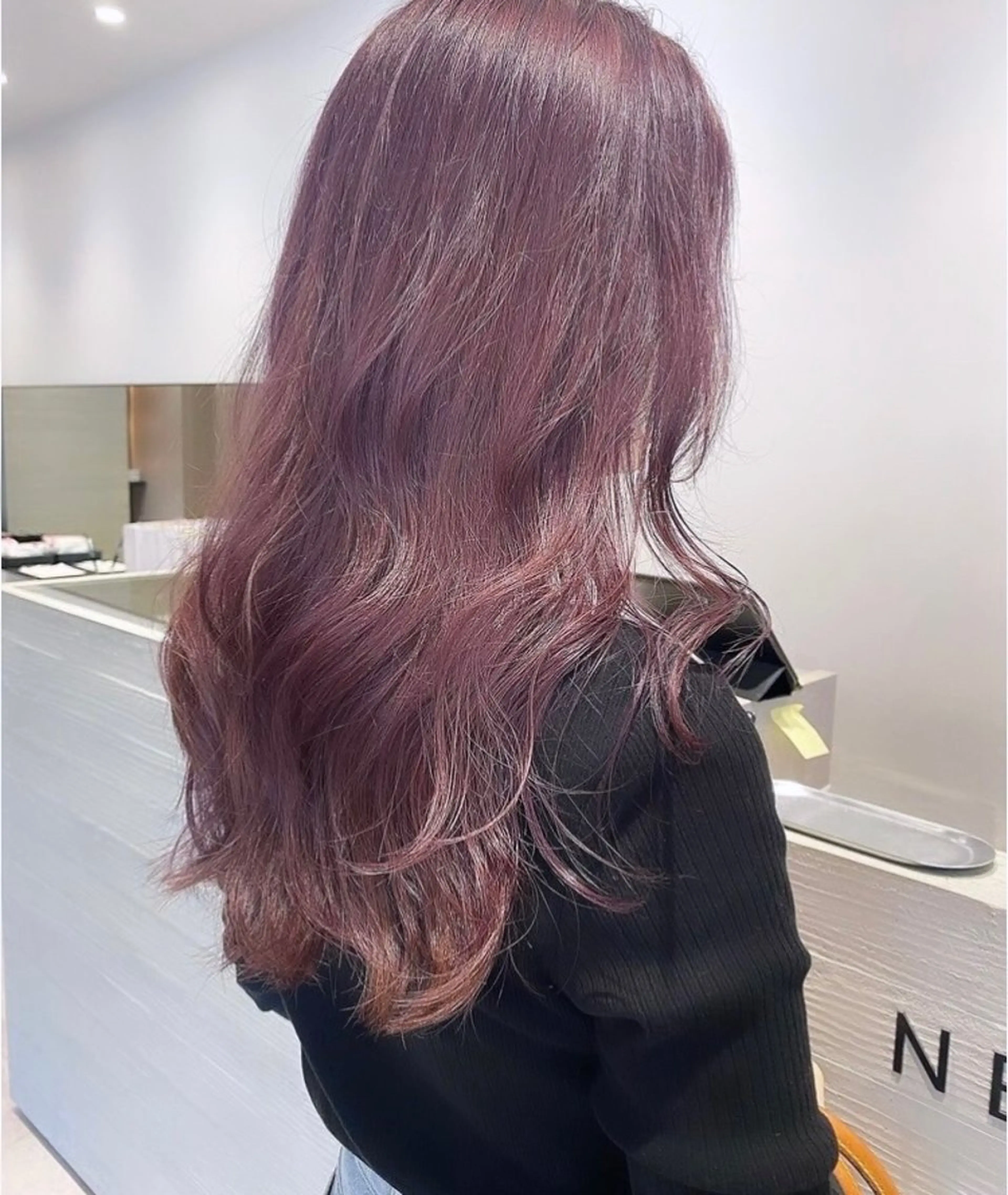 ロング カラー ブリーチ ピンクカラー サキ🤍ハイトーン 🩰くびれ巻きヘアのヘアスタイル