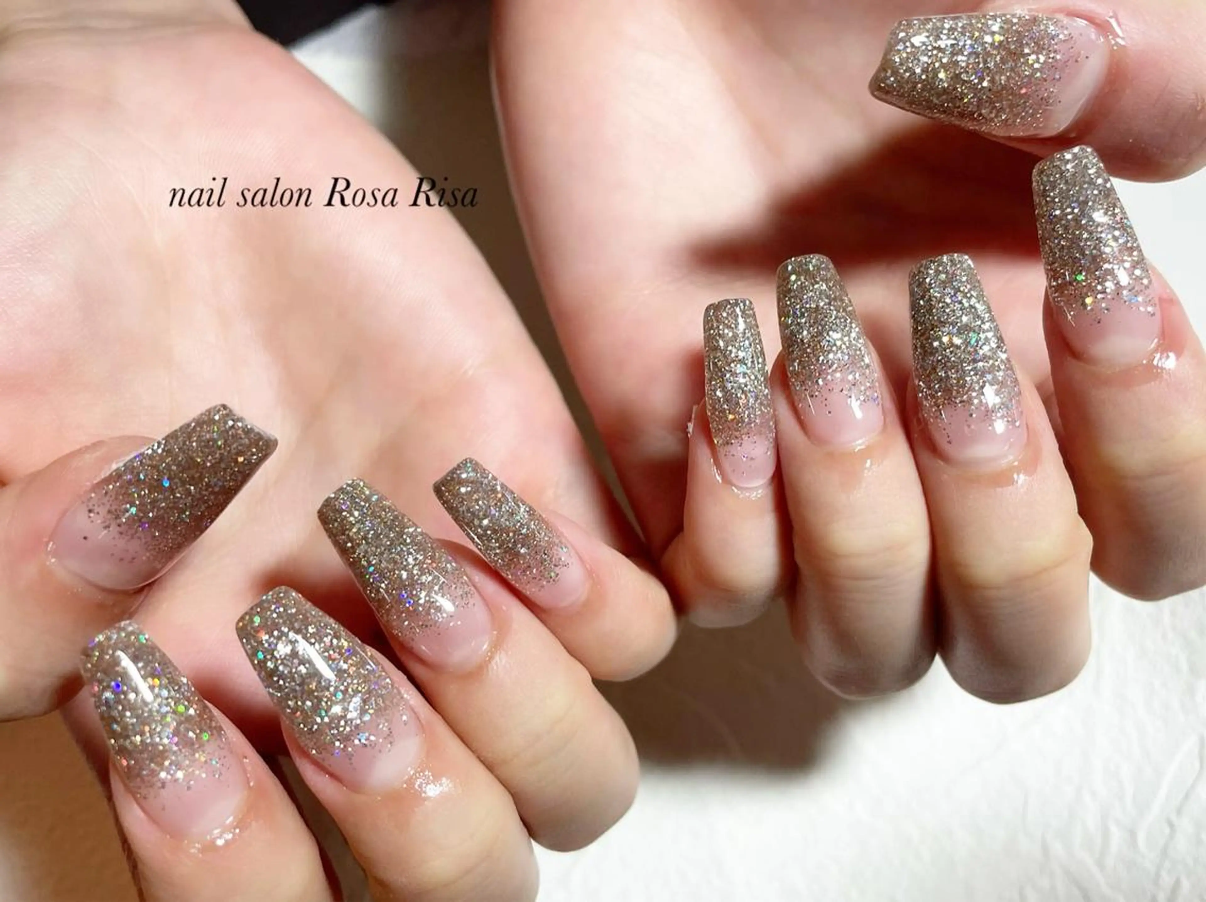ロング ネイル オーロラネイル ゴールド ラメ(グリッター) シルバー ハンドネイル ネイルスタジオ シェイクユアハンズのネイルデザイン