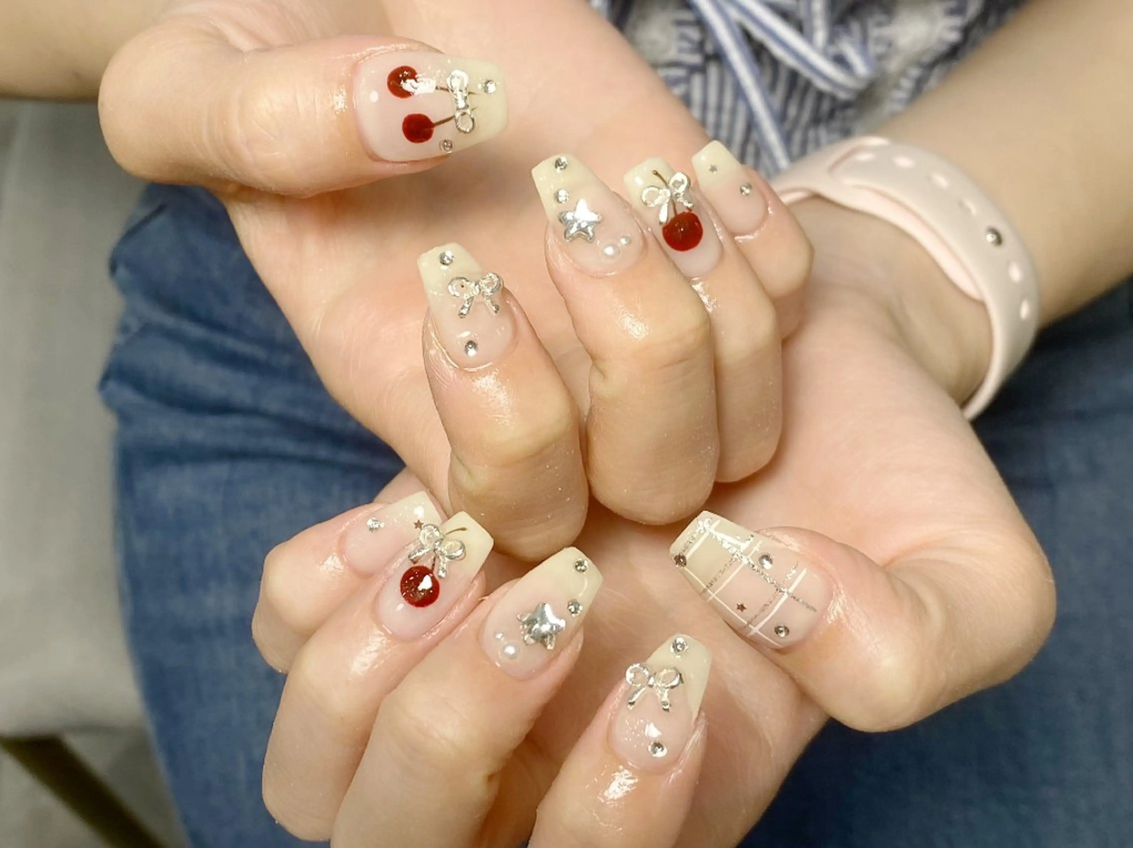 ネイル チークネイル フレンチネイル ジェルネイル ガーリー キラキラネイル ハンドネイル UM Nail Salonのネイルデザイン