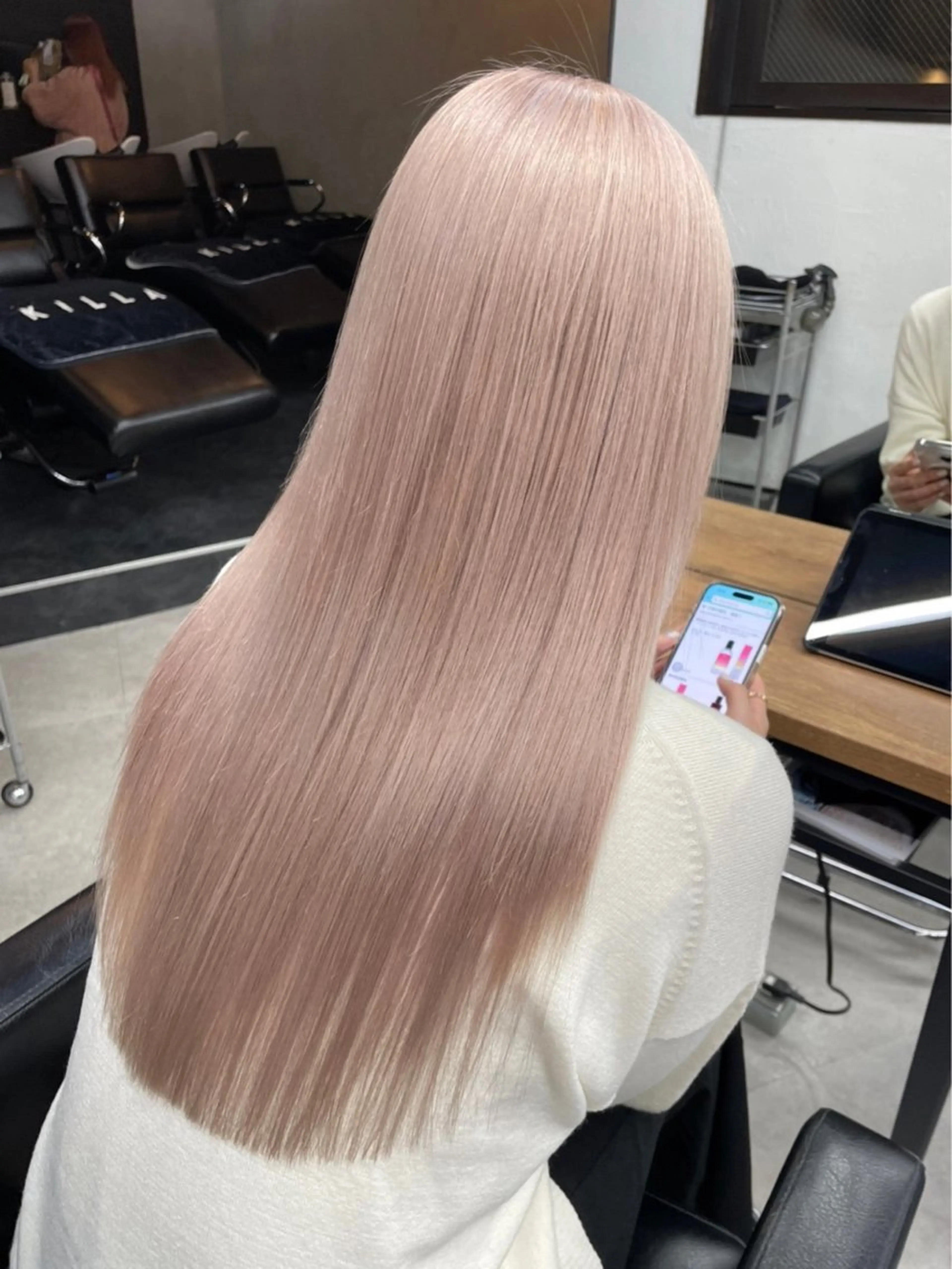 ロング カラー ベージュカラー ブリーチ ケアブリーチ ピンクカラー ピンクベージュ カット ヘアカラー トリートメント RYOSUKE ハイトーンのヘアスタイル