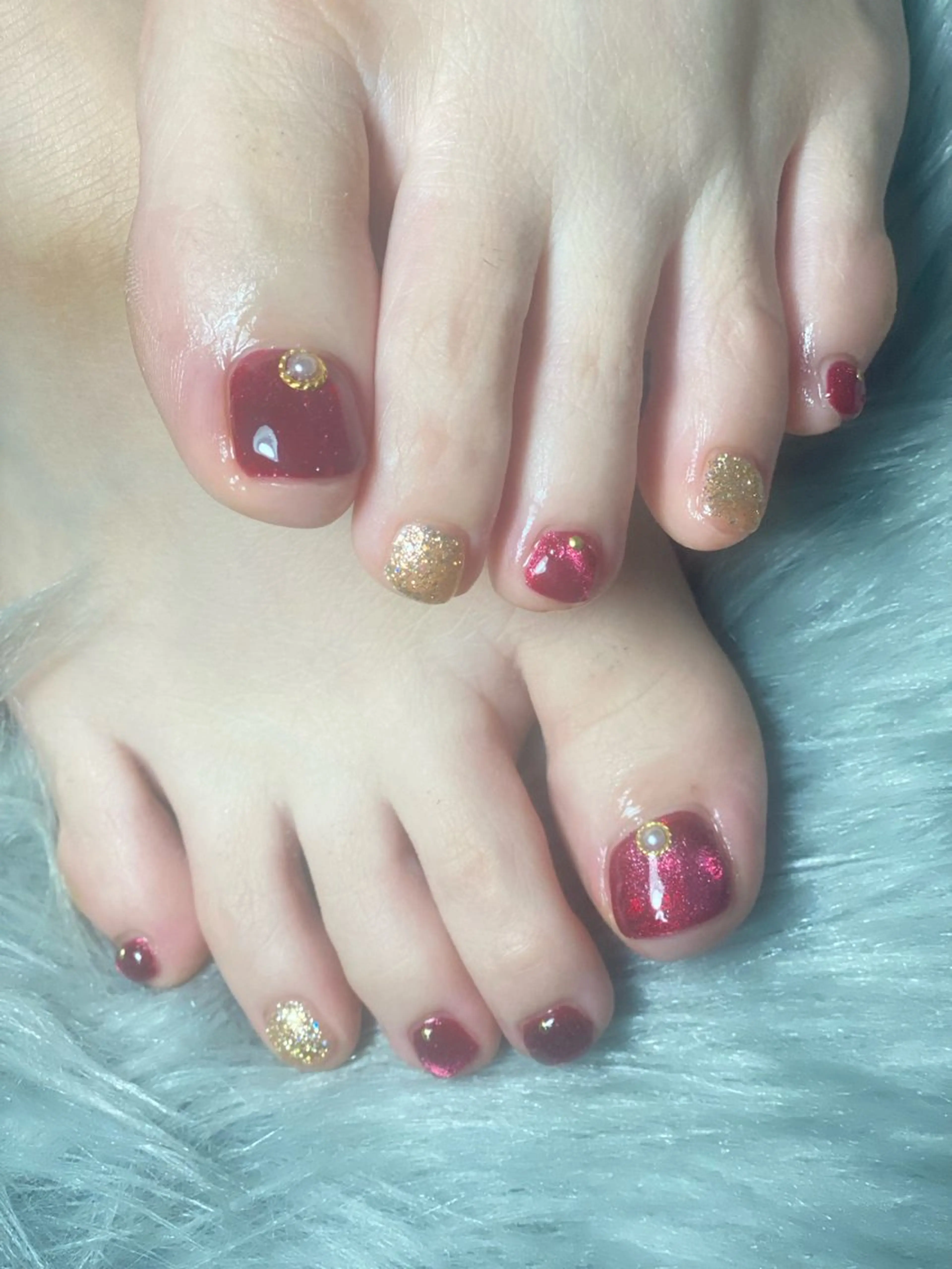 ネイル ボルドー フットネイル ゴールド Esthetic Will所属・will 有希のネイルデザイン