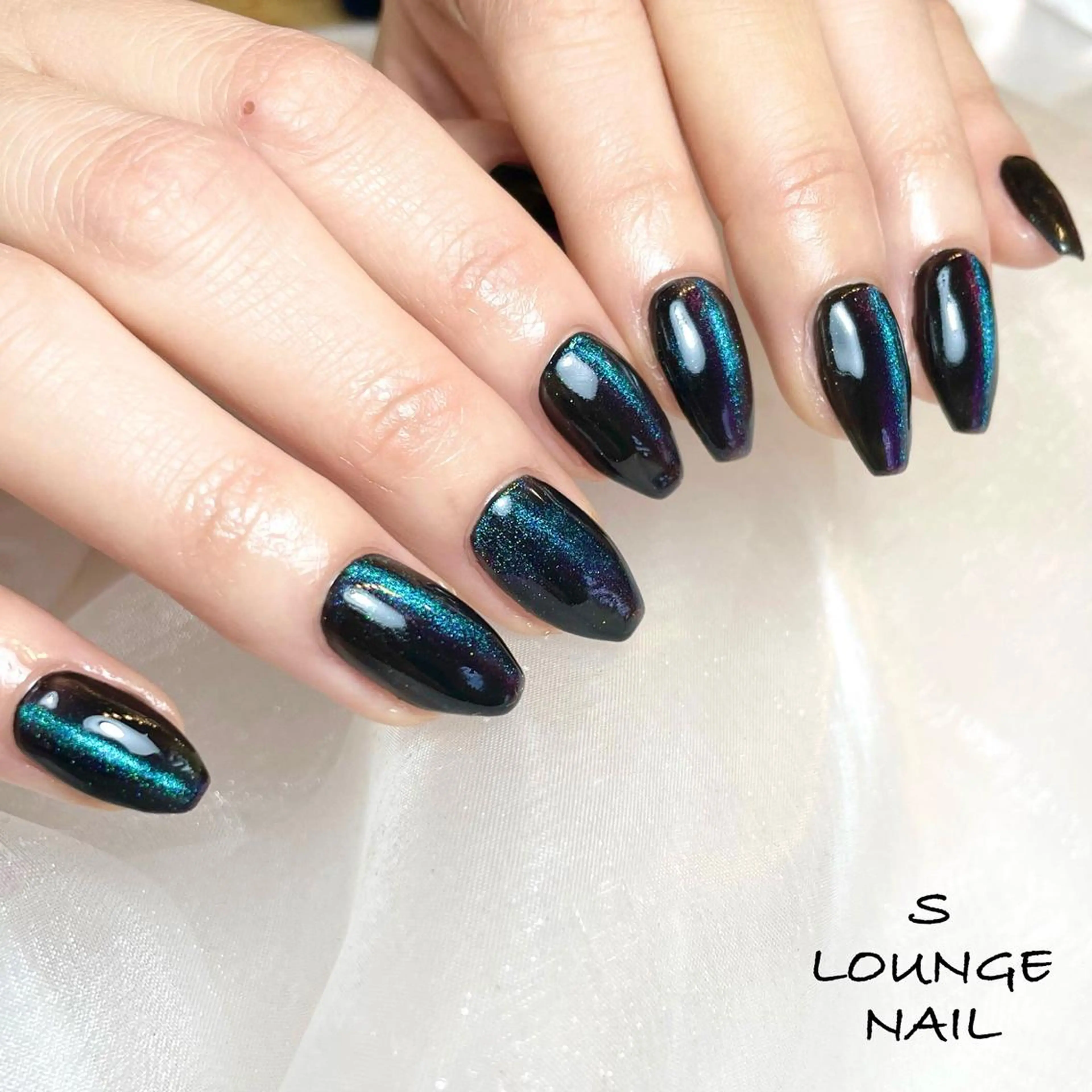 ネイル マグネットネイル オレンジ ハンドネイル フットネイル S LOUNGE NAIL所属・パーツたくさん🍓 SUMIのネイルデザイン