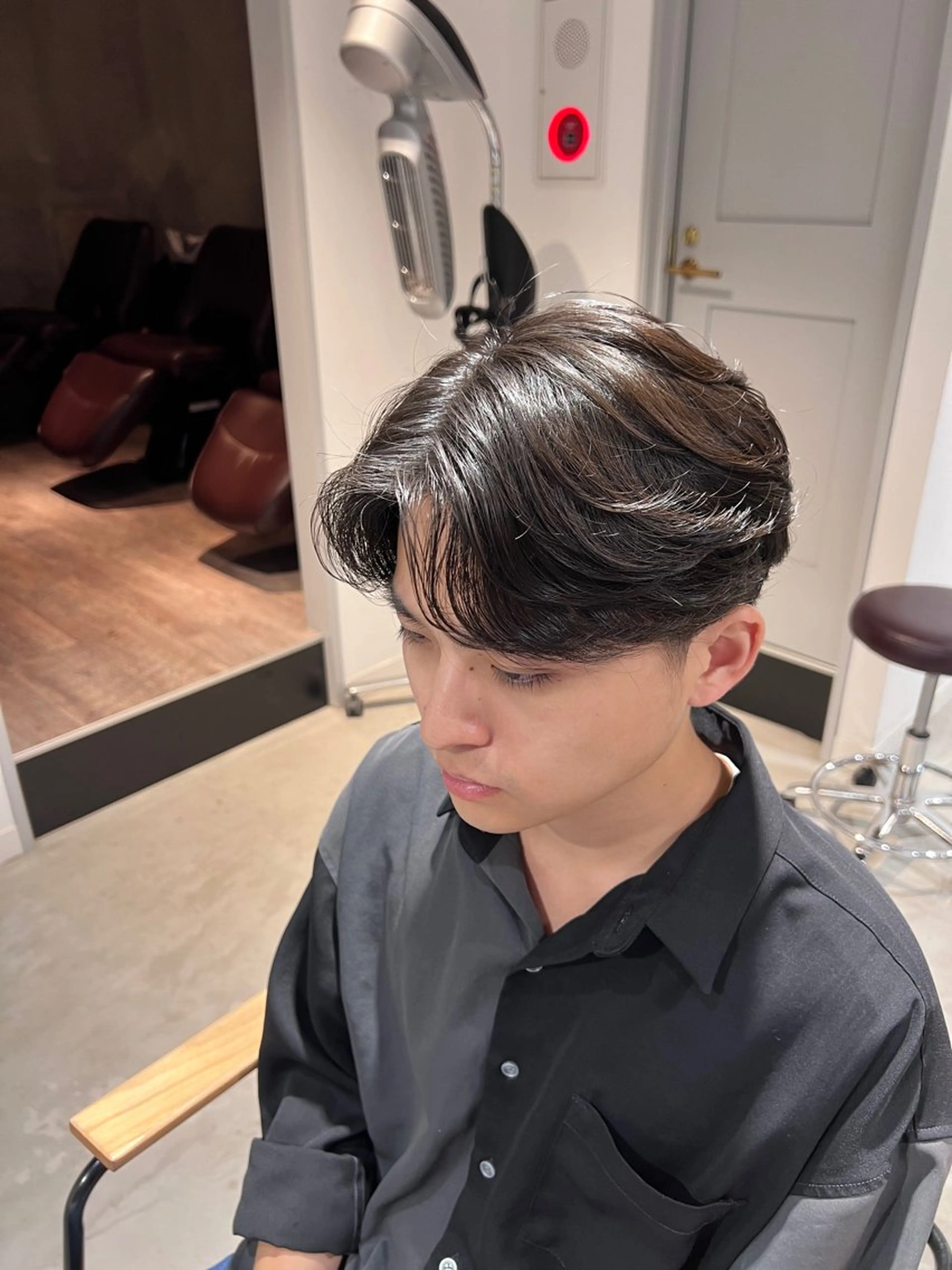 ミディアム パーマ メンズ ミディアムパーマ センターパート メンズ韓国風 メンズパーマ 韓国風ヘア カット パーマ メンズカットパーマ ✂️ JOYAのヘアスタイル