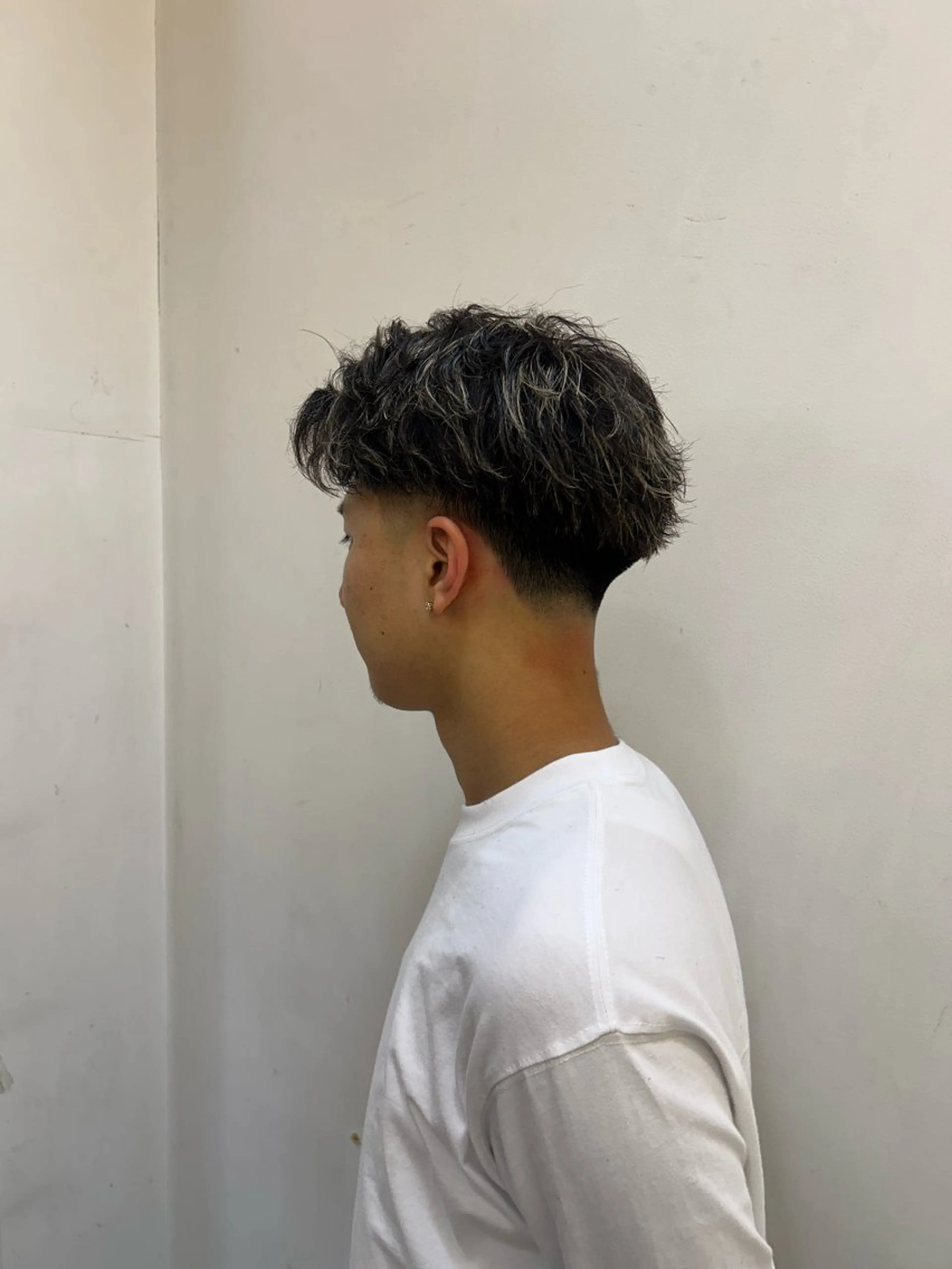 ショート カラー メンズ フェードカット メンズハイライト メンズメッシュ ハイライトカラー メッシュ カット ヘアカラー メンズパーマ/ フェード　Tumのヘアスタイル