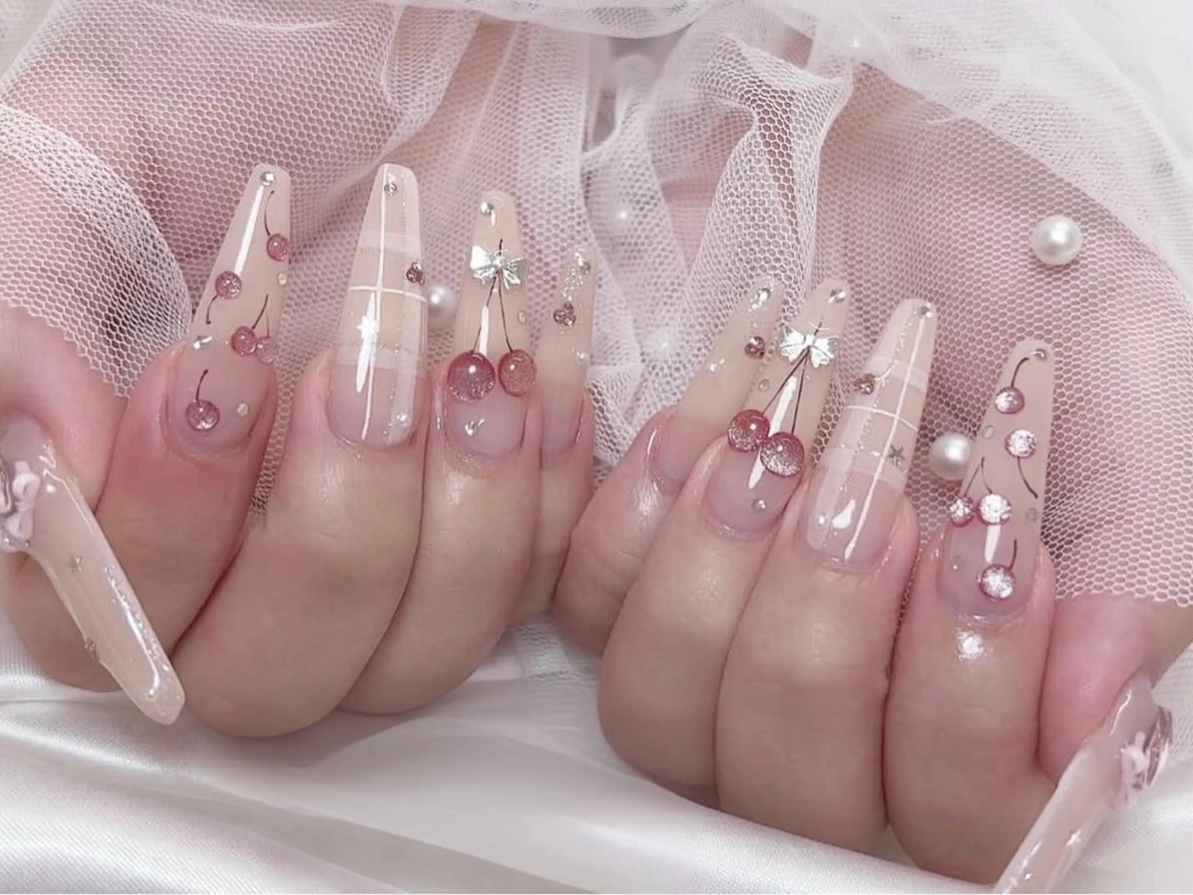 メンズ ネイル メンズ韓国風 アートネイル フレンチネイル ジェルネイル キラキラネイル ハンドネイル Bloom スカルプ専門店のネイルデザイン