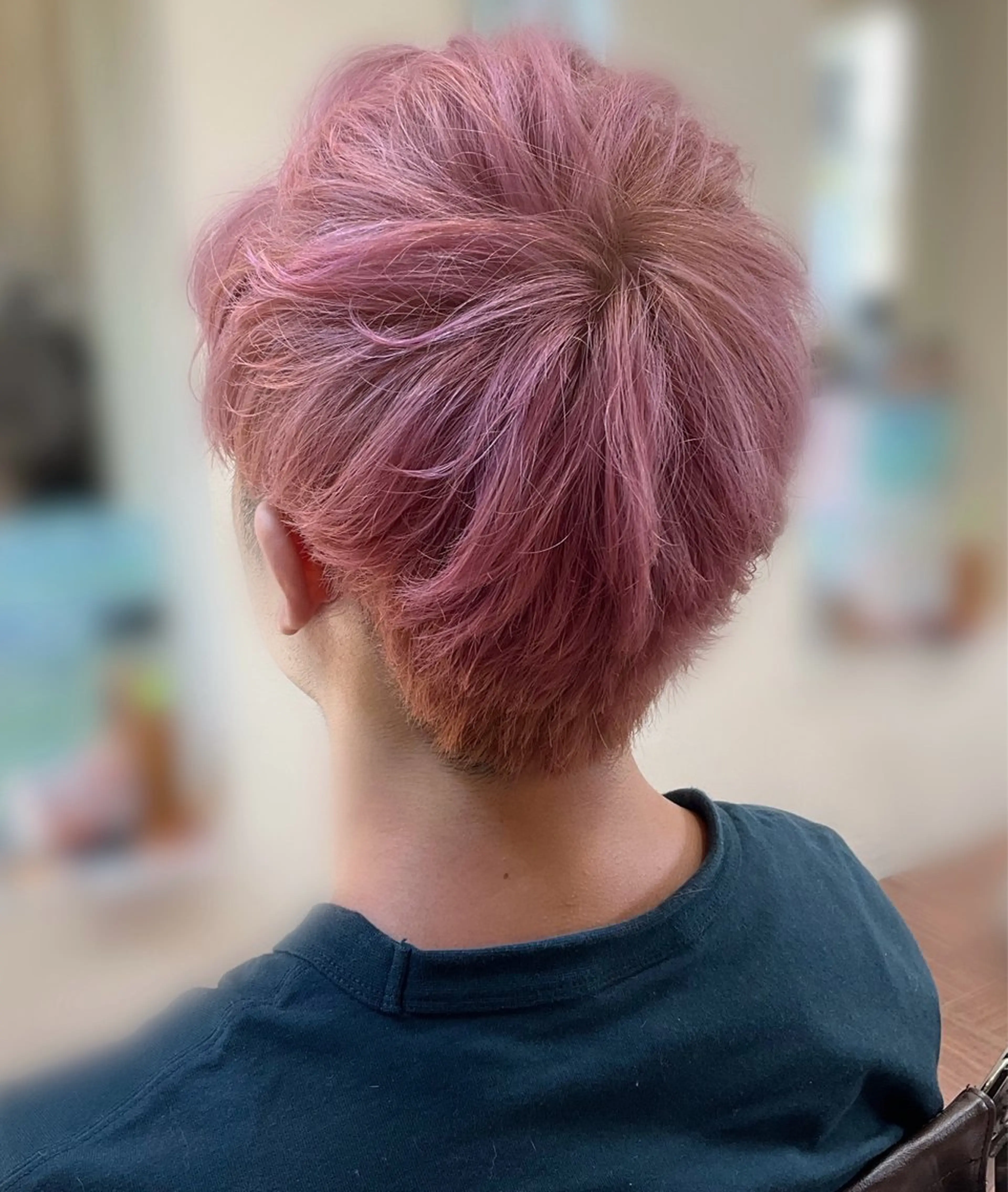 ショート カラー ブリーチ ピンクカラー ショートヘア カット ヘアカラー 田中 美空のヘアスタイル