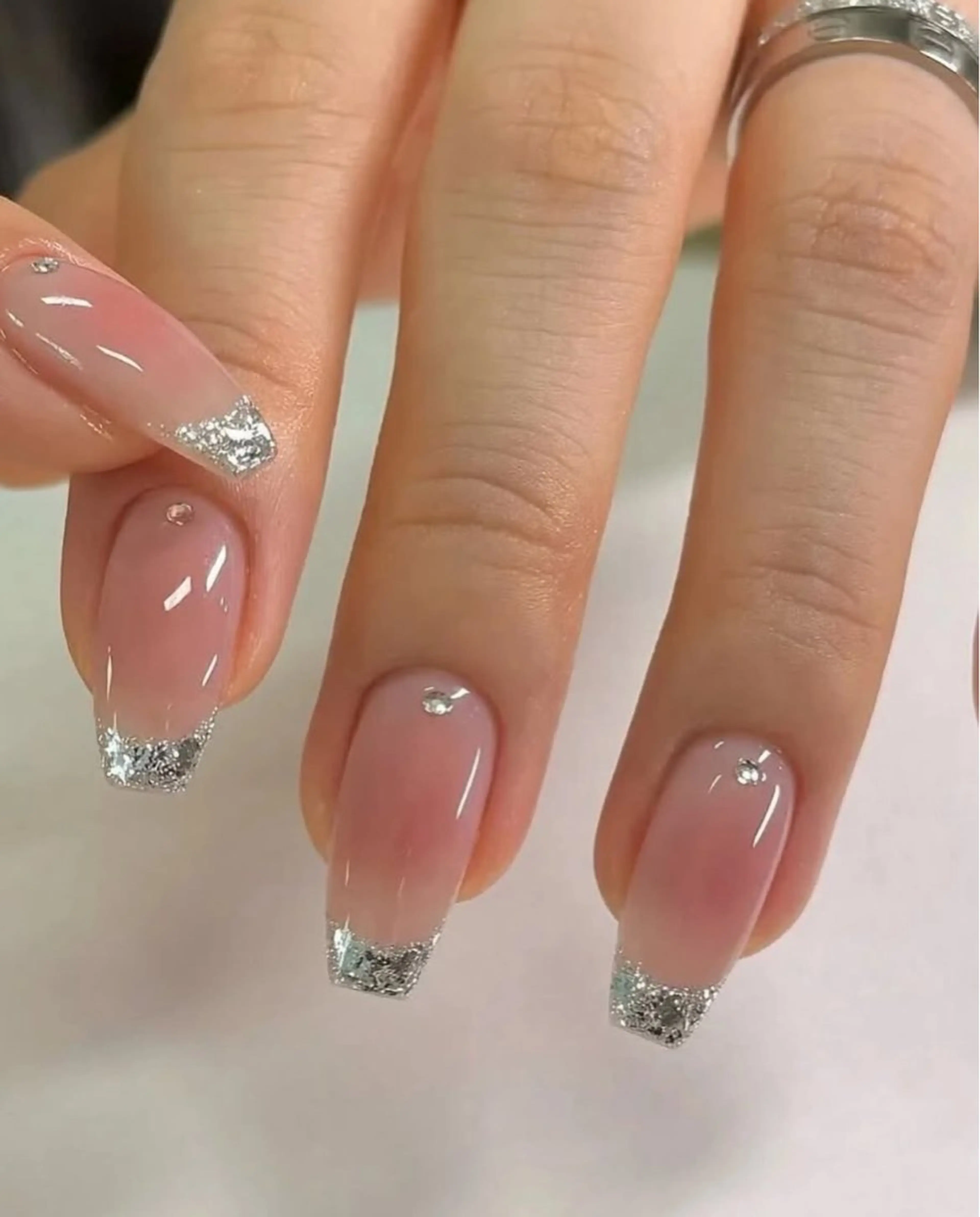 ネイル グラデーション ラメ(グリッター) マグネットネイル ミラーネイル ニュアンスネイル ハンドネイル Lumi de nails所属・Lumi de nailsのネイルデザイン