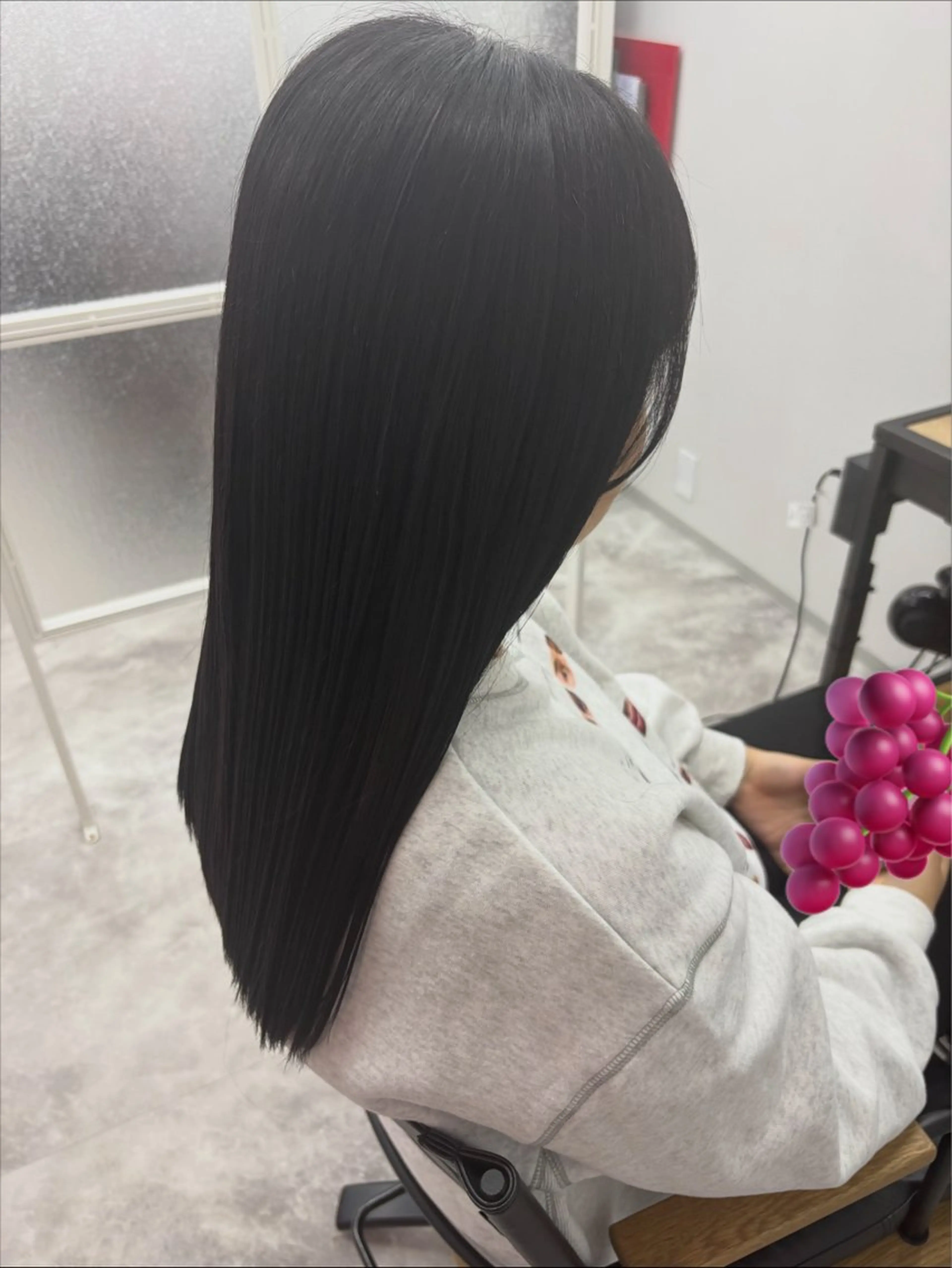 セミロング パープルカラー 1005mille cinq所属・ヨ ネのヘアスタイル