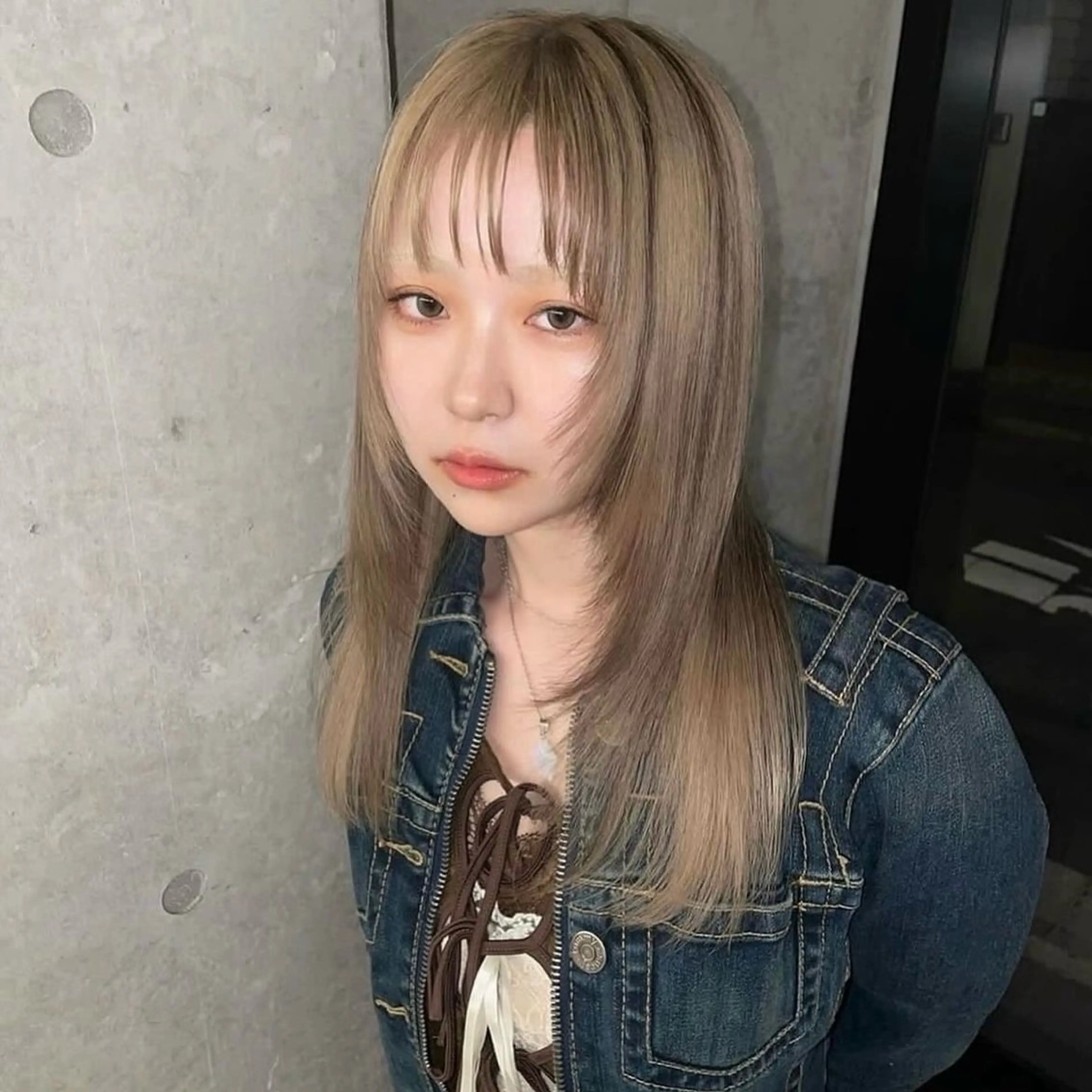 セミロング カラー ヘアアレンジ ベージュカラー デザインカラー 顔まわりレイヤー 顔周りカット レイヤーカット カット ヘアカラー トリートメント Mizobe misakiのヘアスタイル