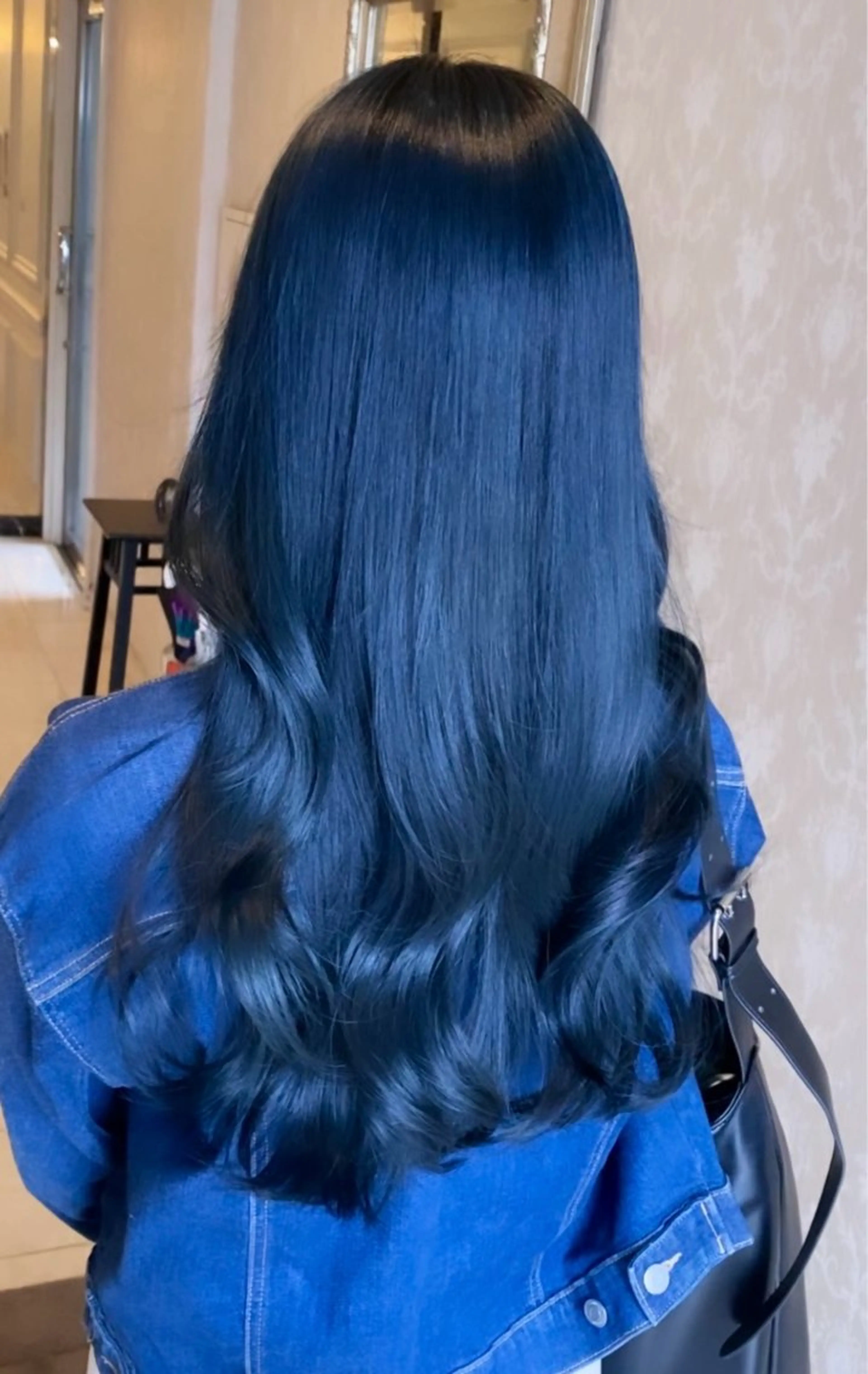 ロング カラー 黒髪 ブリーチ ブルーカラー ブルーブラック ケアブリーチ 大阪ハイトーン /MYUUのヘアスタイル