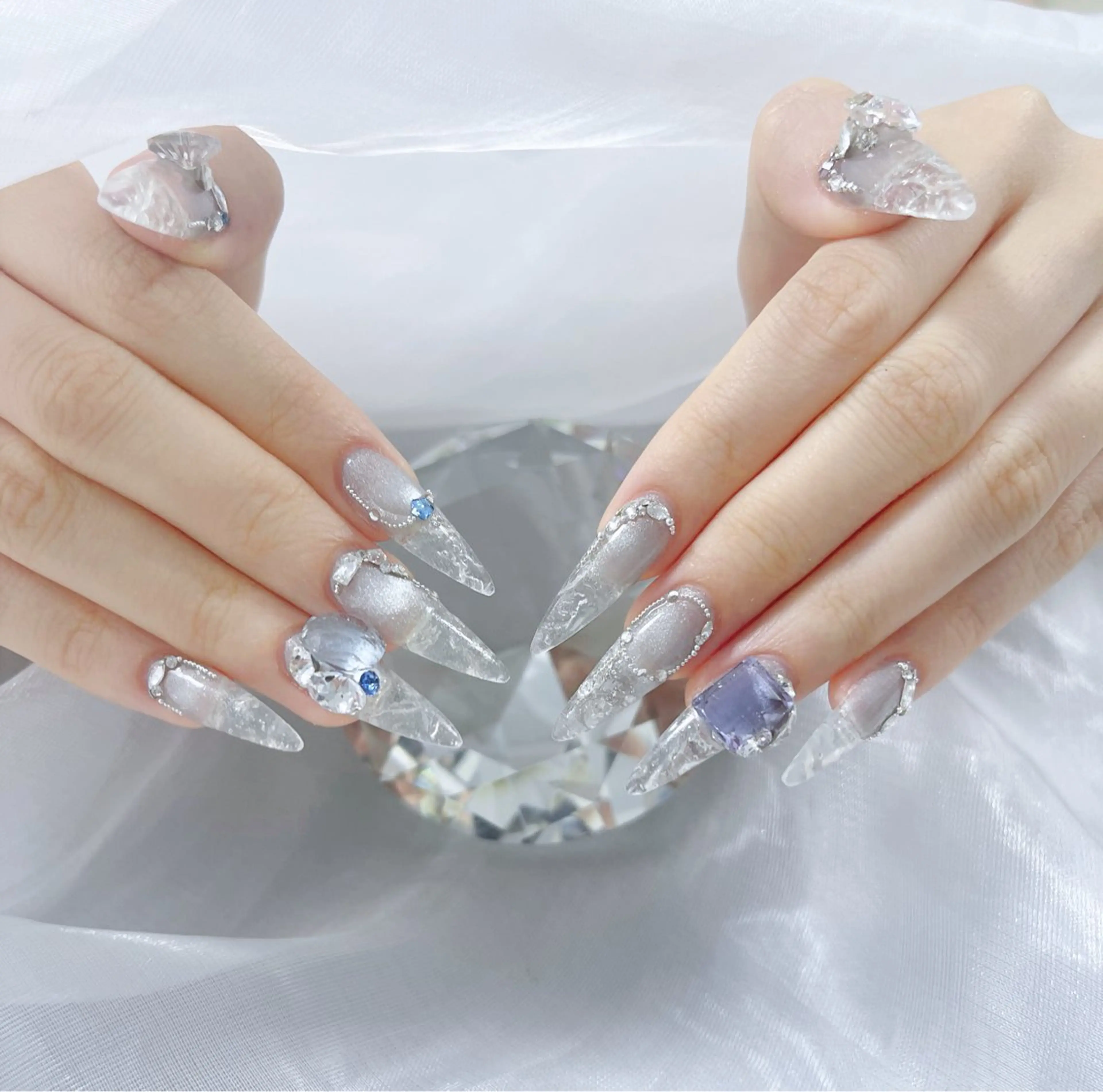 ネイル オーロラネイル クリアネイル フラッシュネイル ジェルネイル グラデーション ハンドネイル Amee Nail Salonのネイルデザイン