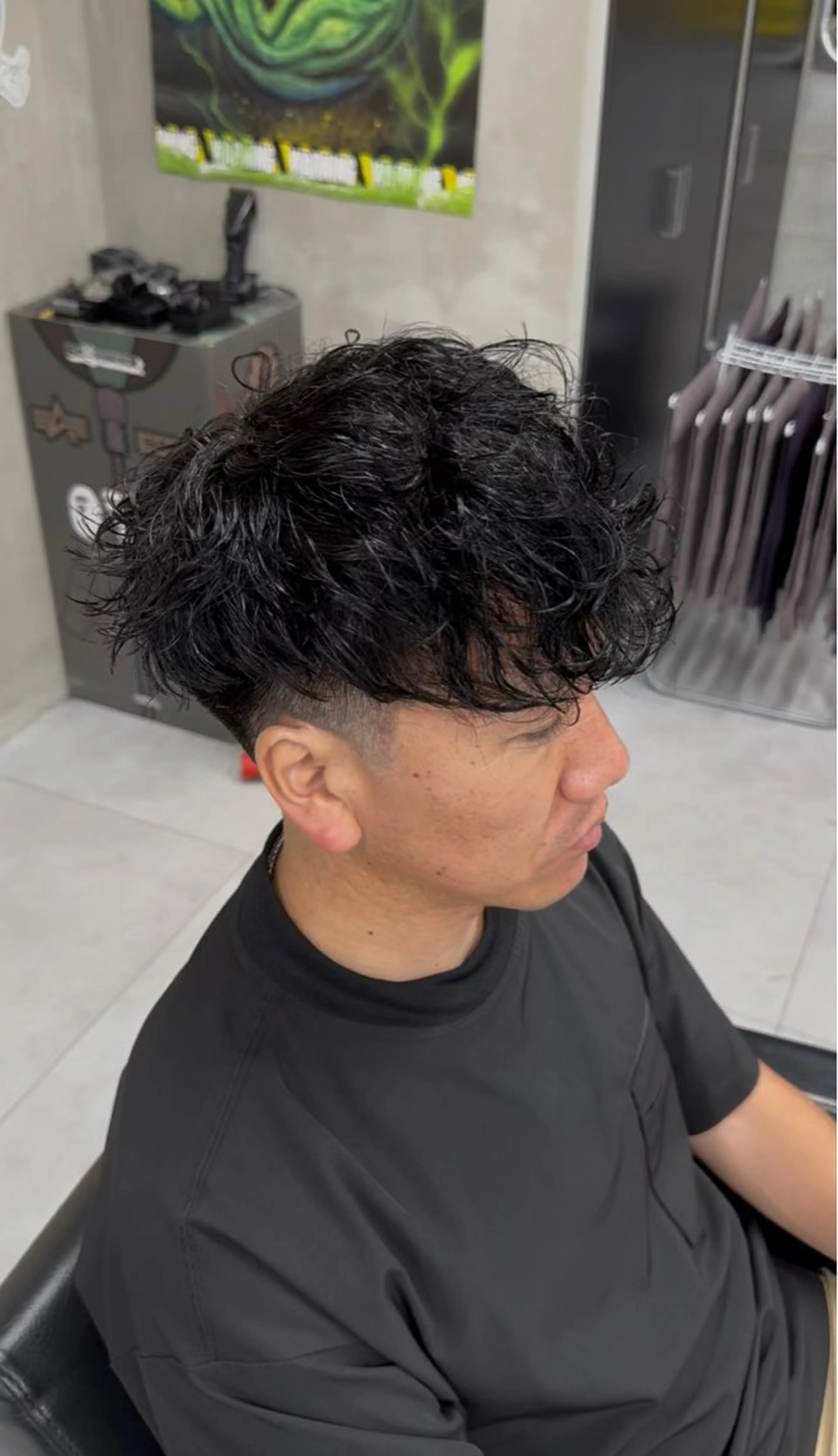 ショート パーマ メンズ スペインカール Buzzy 大畠　慎三郎のヘアスタイル