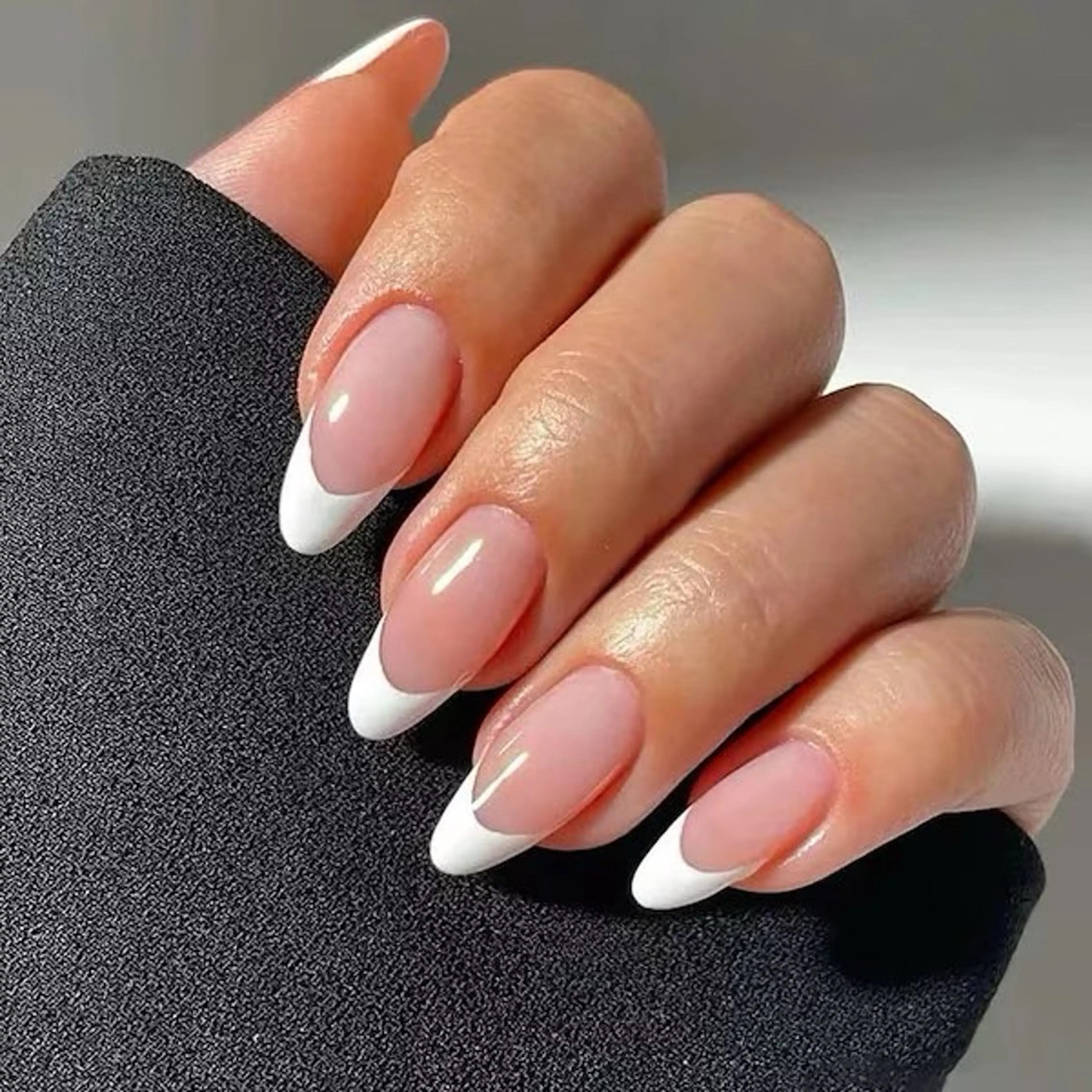 パーツ2つ無料✨️【自他店オフ無料】フレンチネイル(クリアベース)の写真