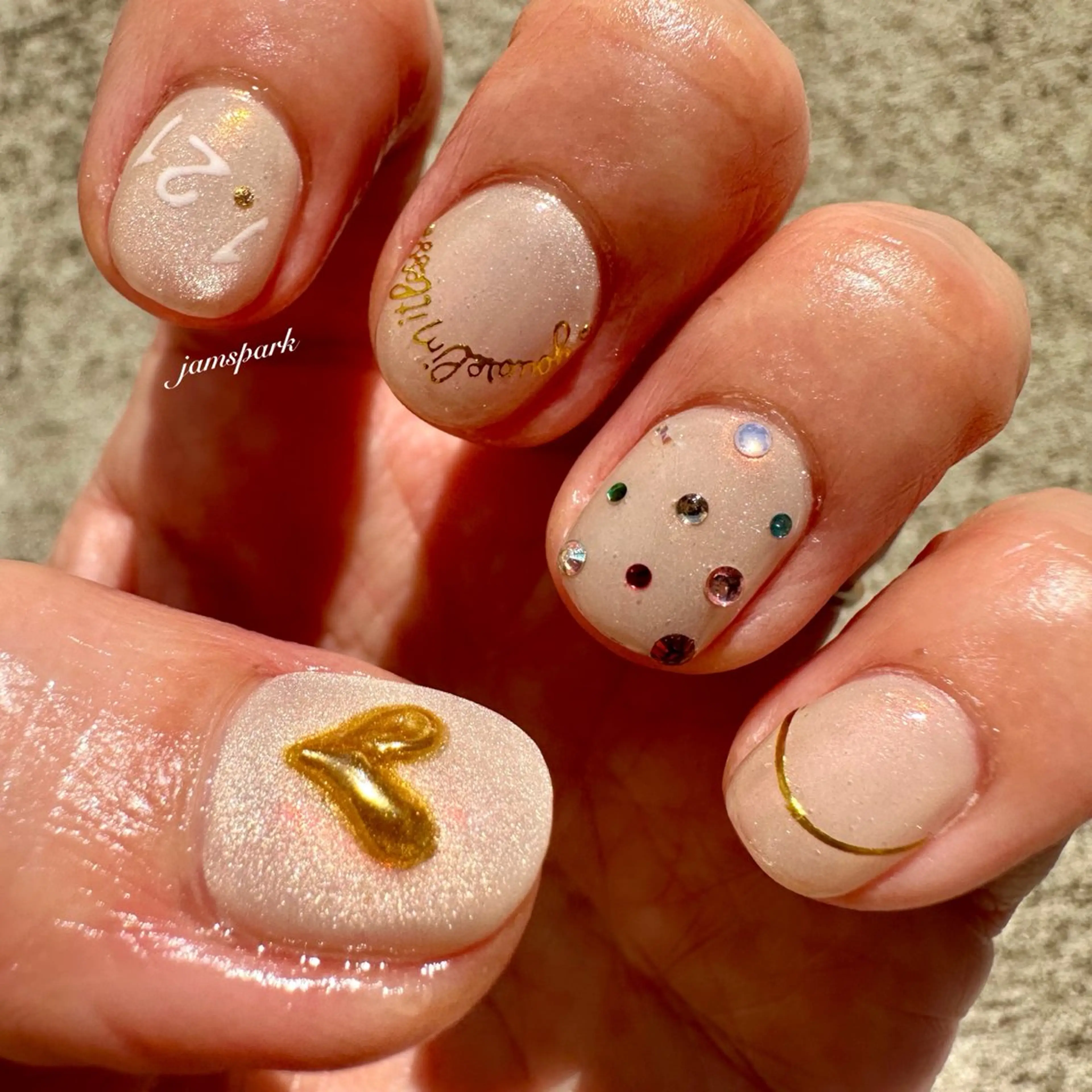 ネイル ニュアンスネイル ホワイト ハンドネイル jamspark ✨のネイルデザイン