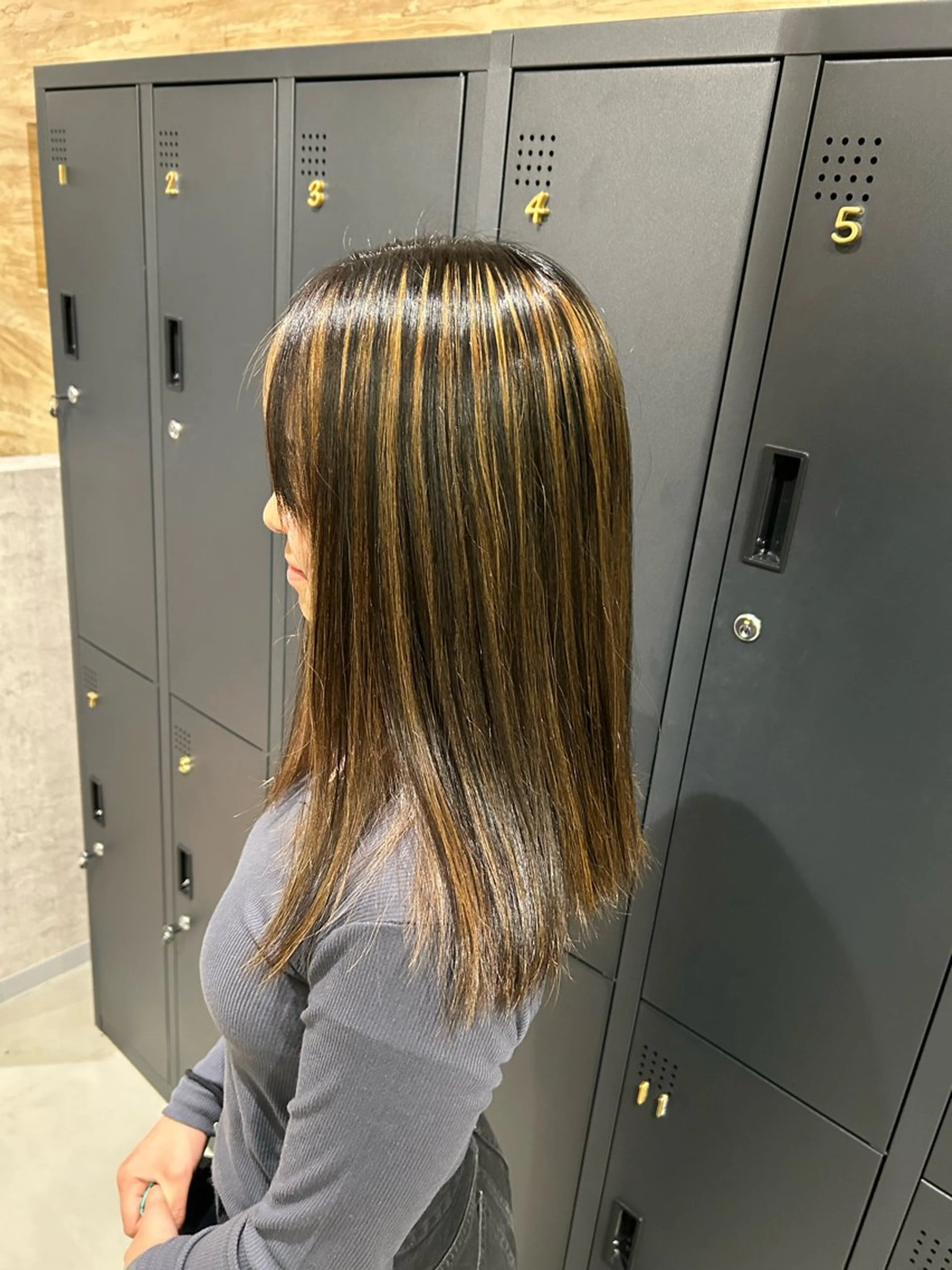 セミロング カラー suri-ru hair【スリールヘアー】所属・FURUSAWA AOIのヘアスタイル