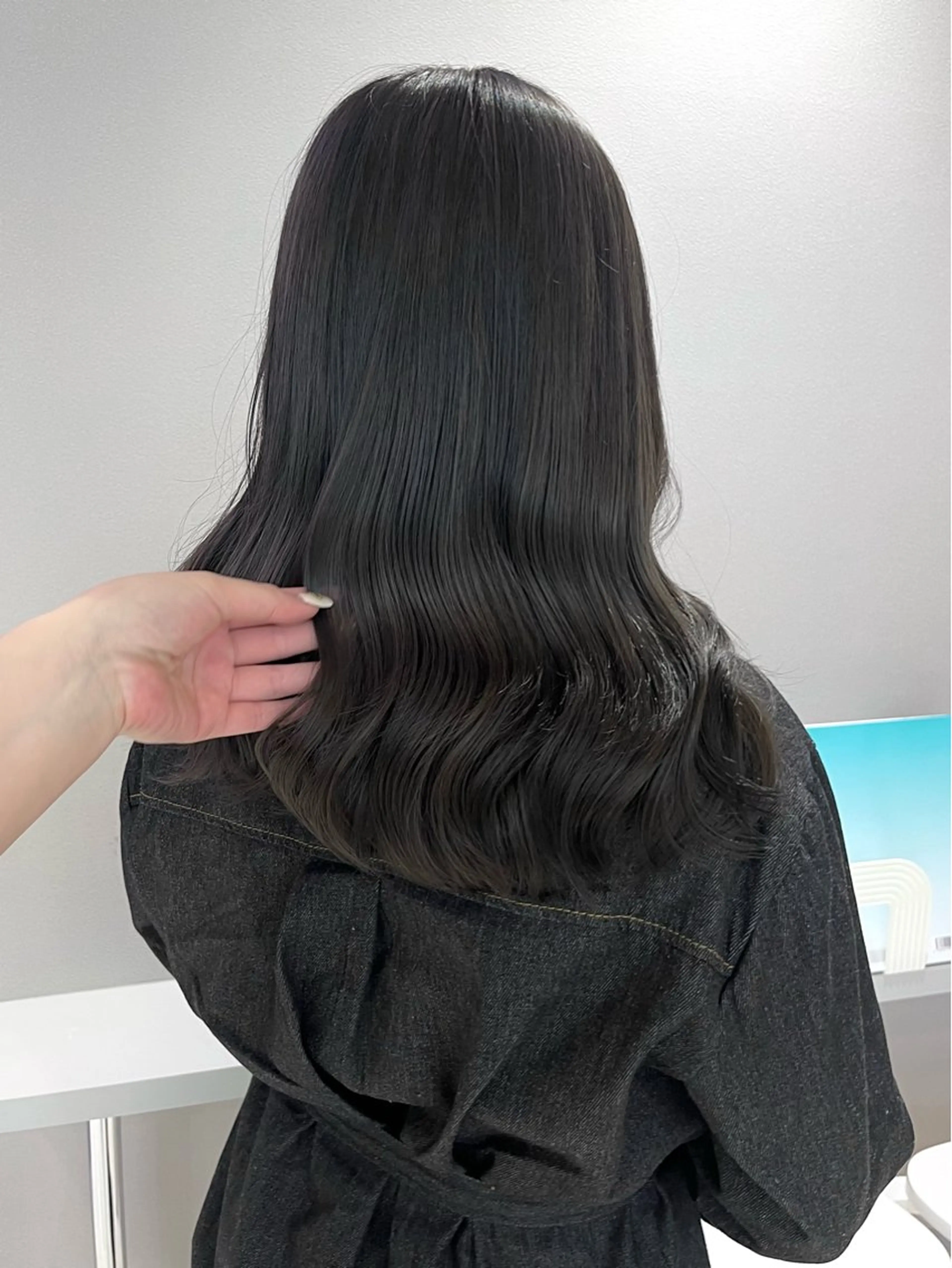 セミロング カラー グレージュ KANA🎀韓国 🇰🇷ハイライトのヘアスタイル