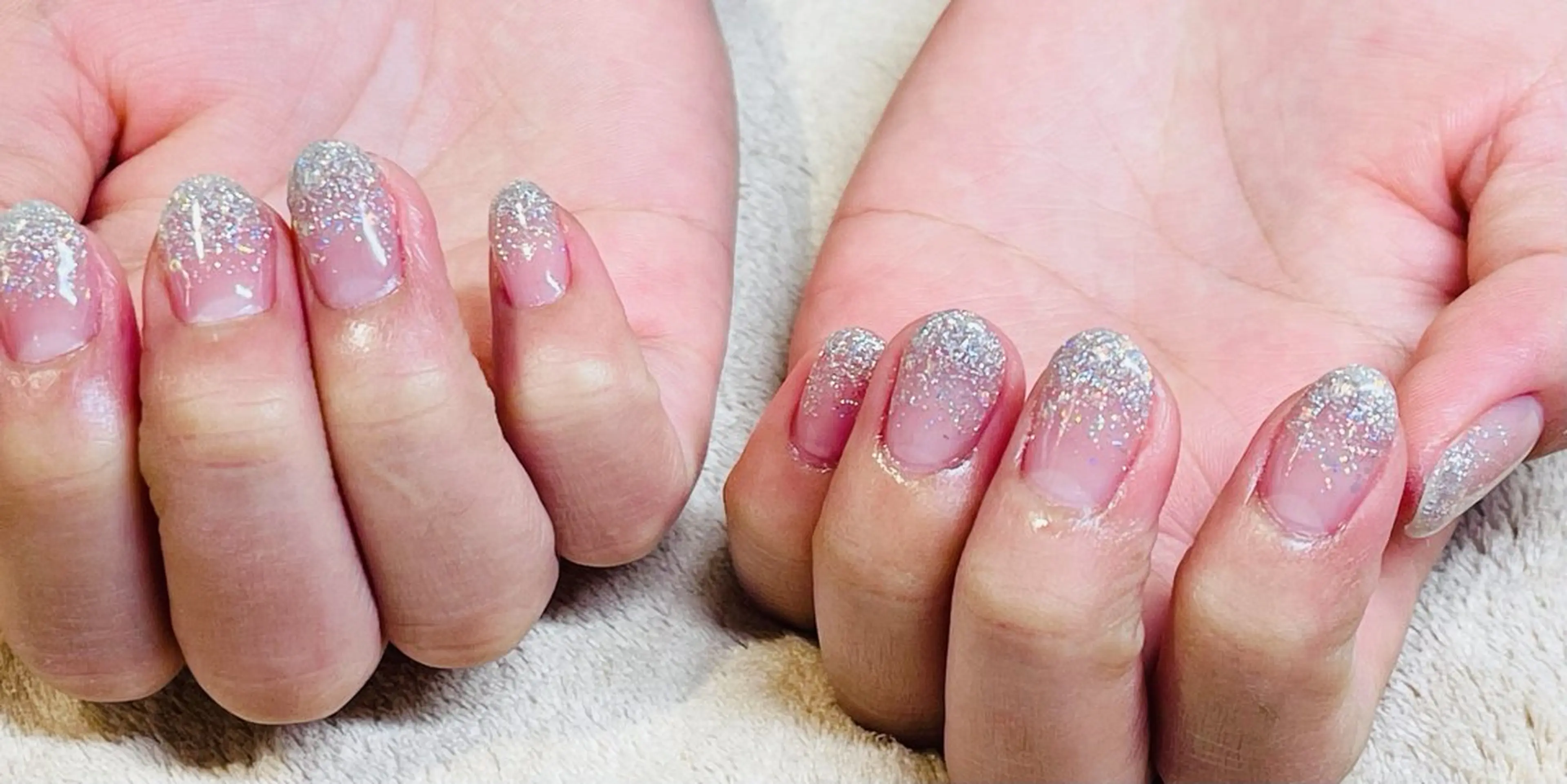 ネイル ホログラムネイル ラメ(グリッター) シルバー i. ayakaのネイルデザイン