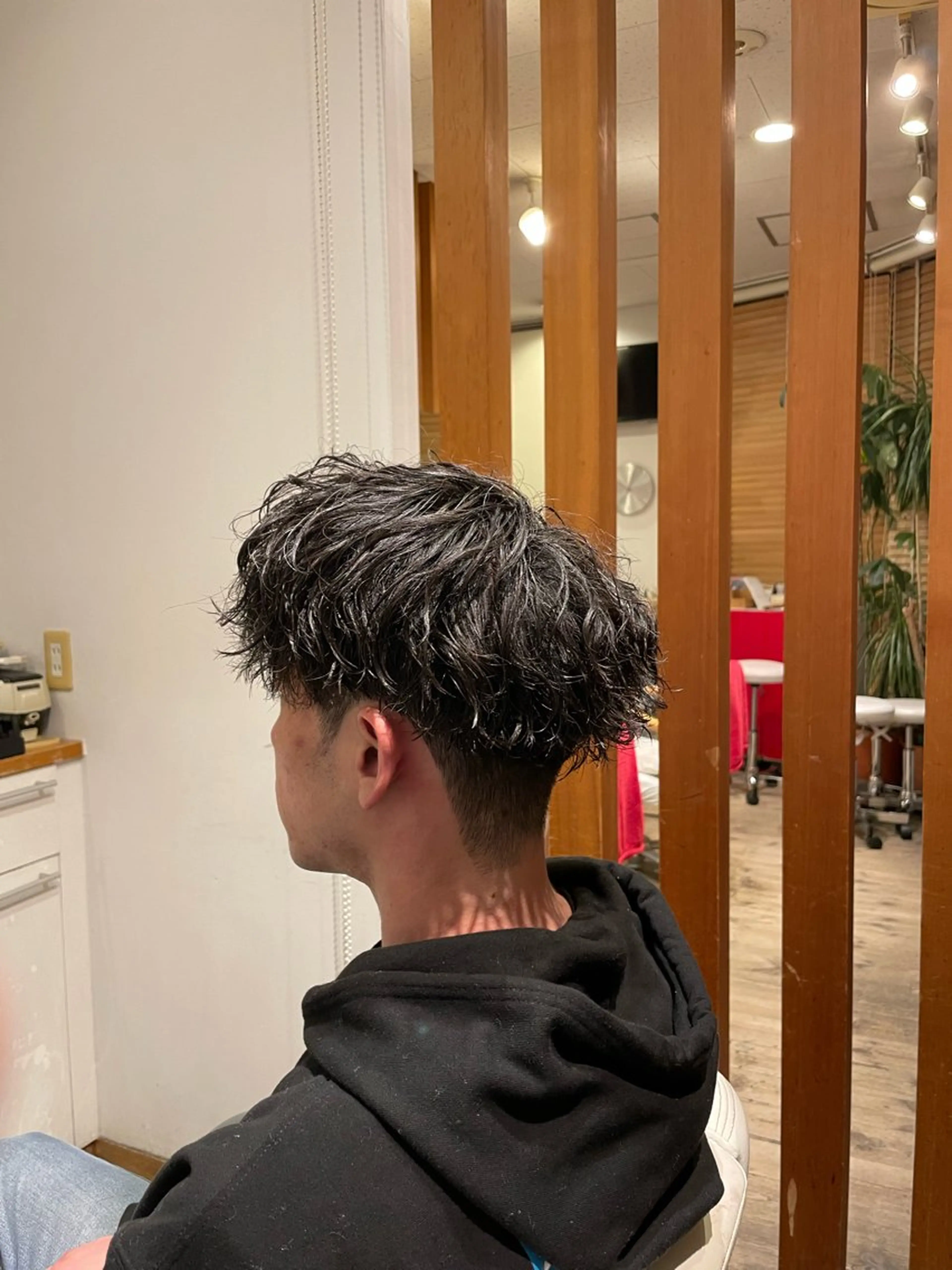 ショート パーマ メンズ 椿 大輔のヘアスタイル