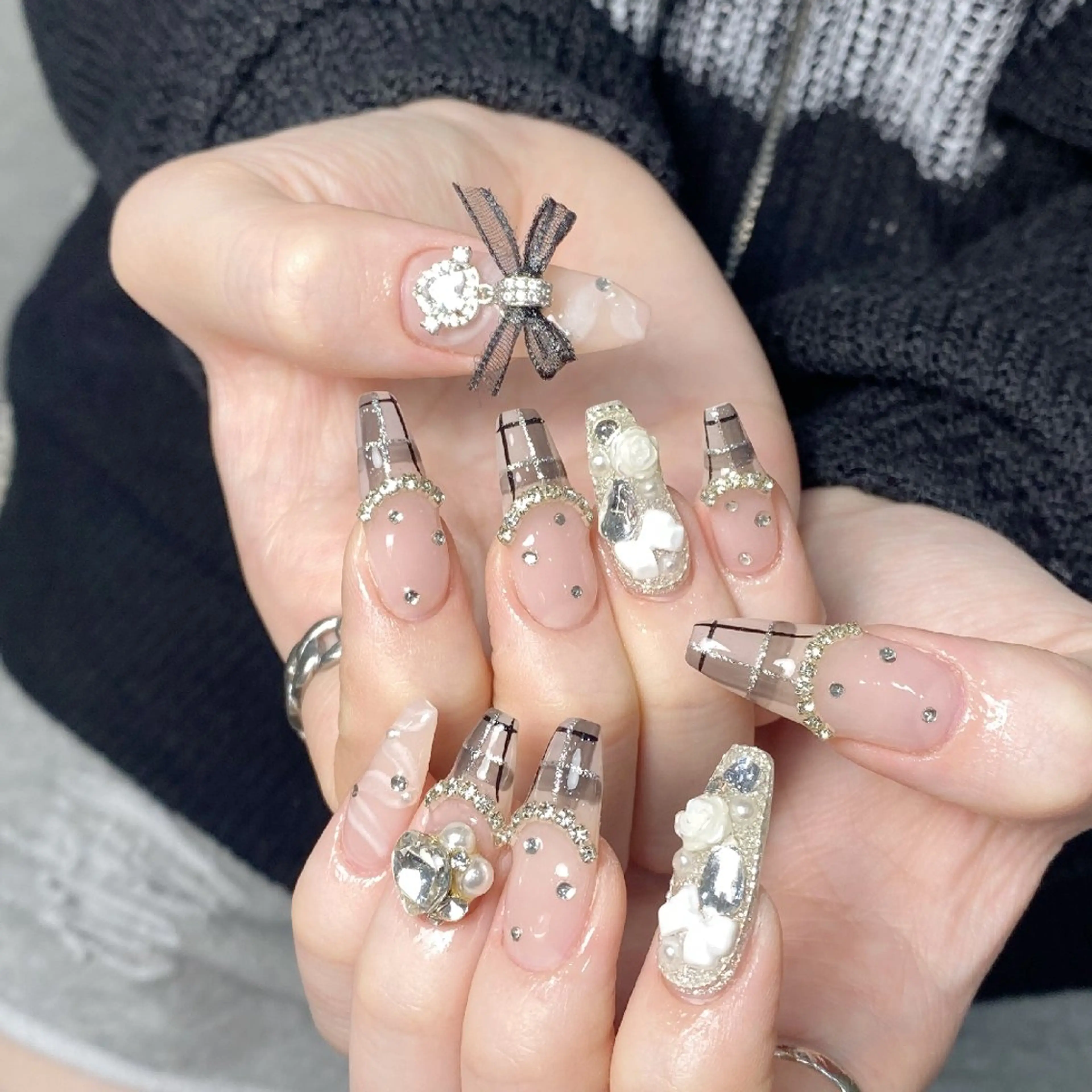 ネイル チークネイル フレンチネイル ジェルネイル ガーリー キラキラネイル ハンドネイル UM Nail Salonのネイルデザイン