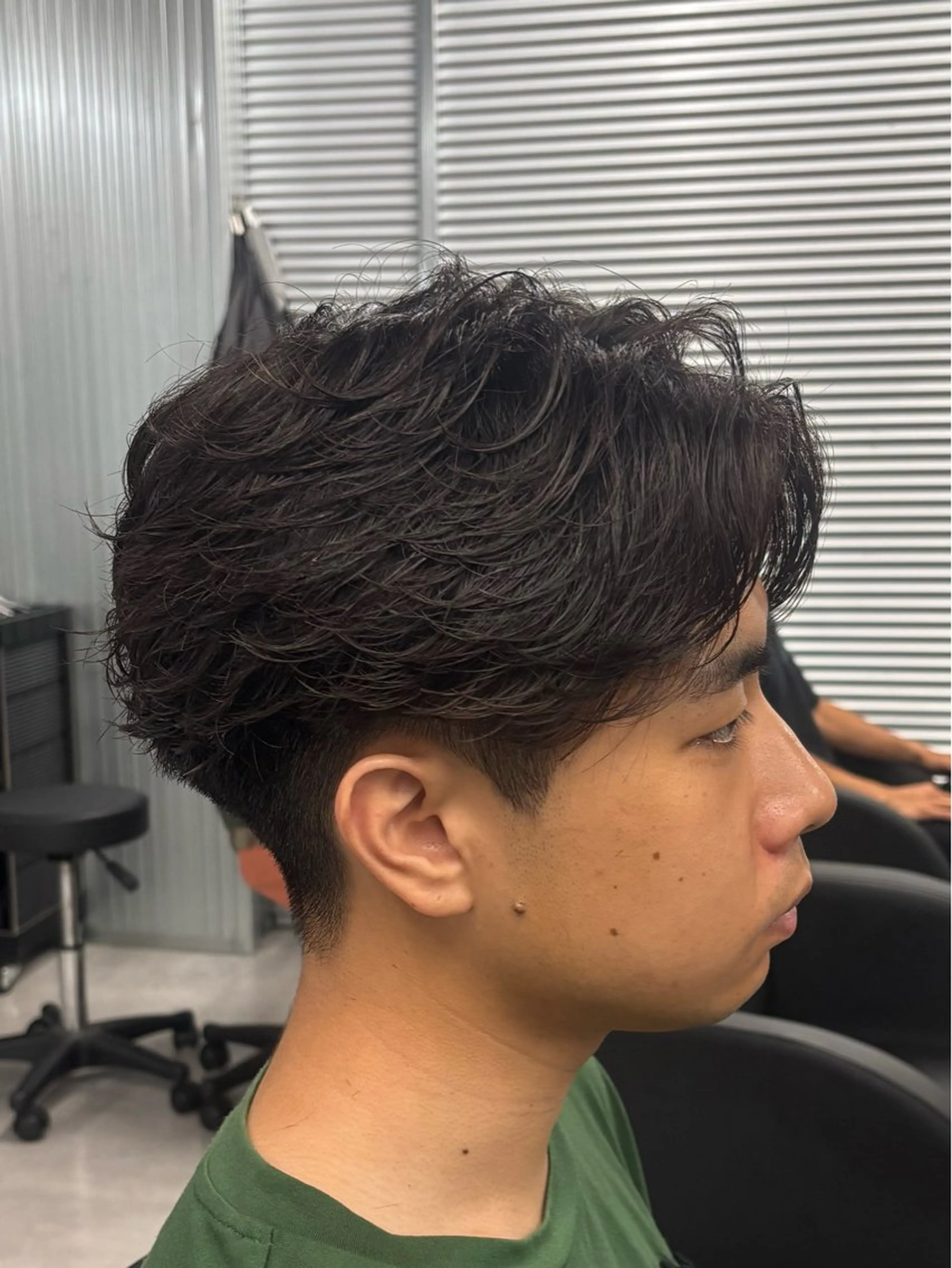 パーマ メンズ フェザーパーマ メンズパーマ カット パーマ 波巻き/ツイスパ/ 短髪/鈴木俊也のヘアスタイル