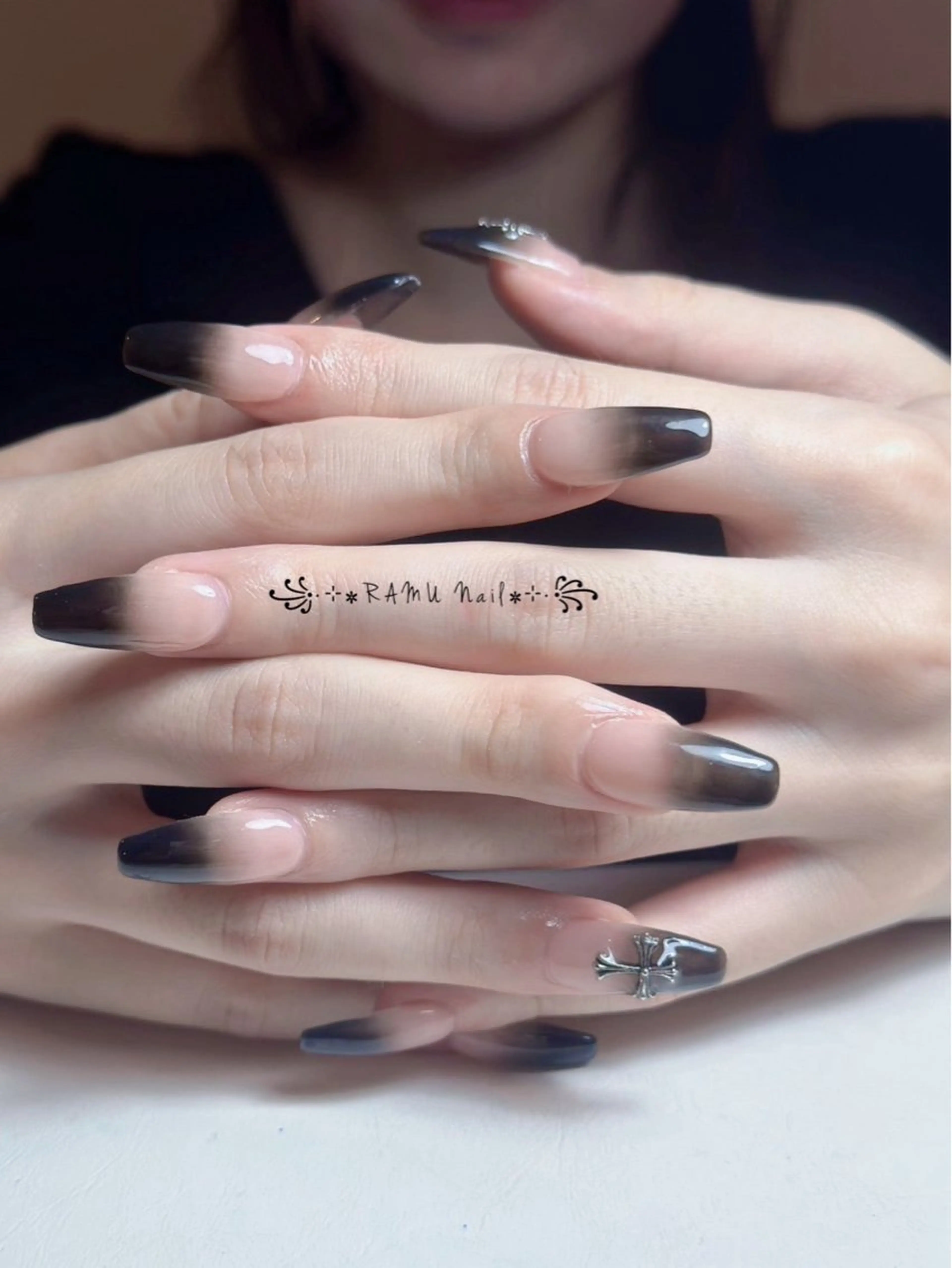 ネイル チークネイル フレンチネイル グラデーション キラキラネイル 韓国ネイル ハンドネイル RAMU_Nail 池袋店のネイルデザイン