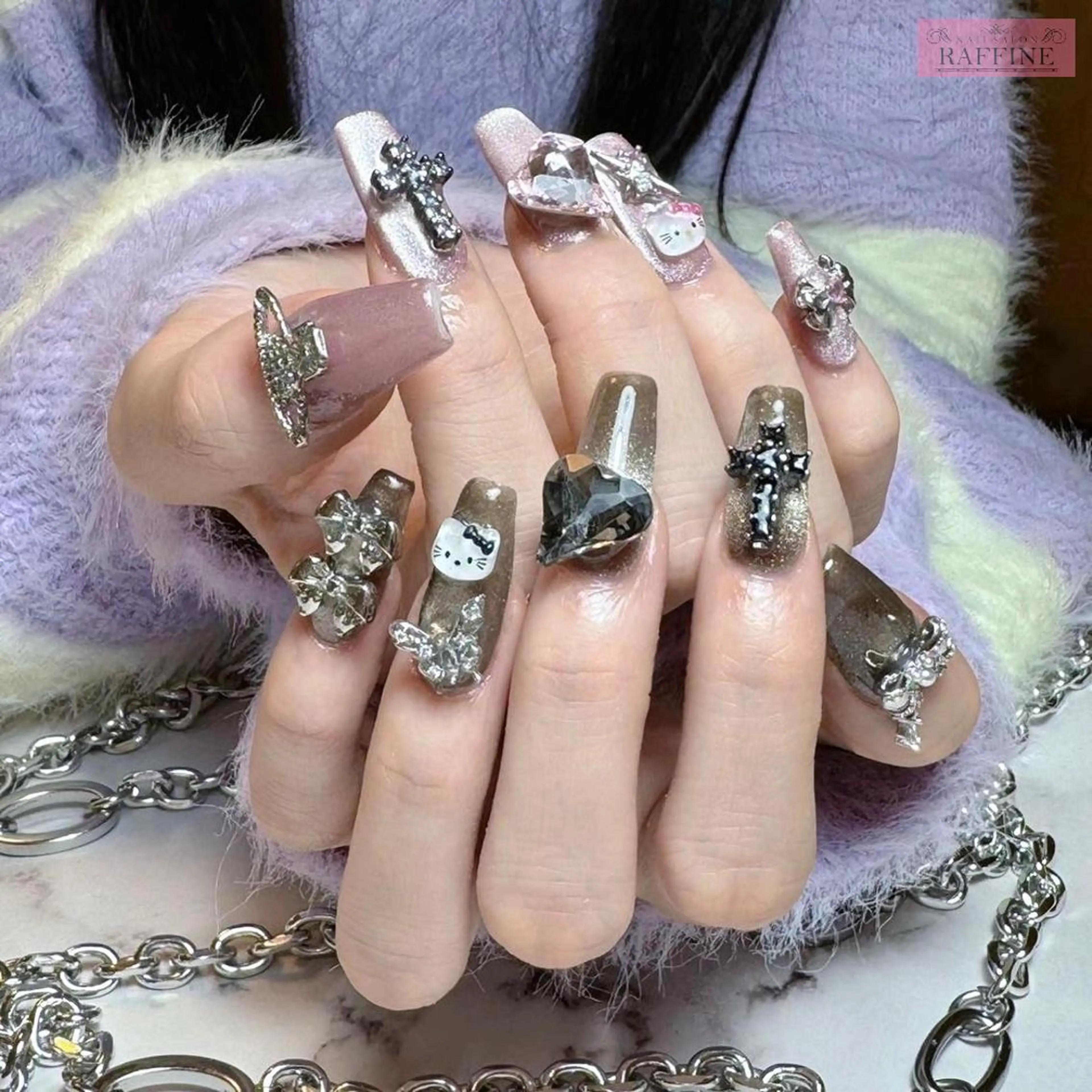 ネイル RAFFINE 月🦋🩵のネイルデザイン