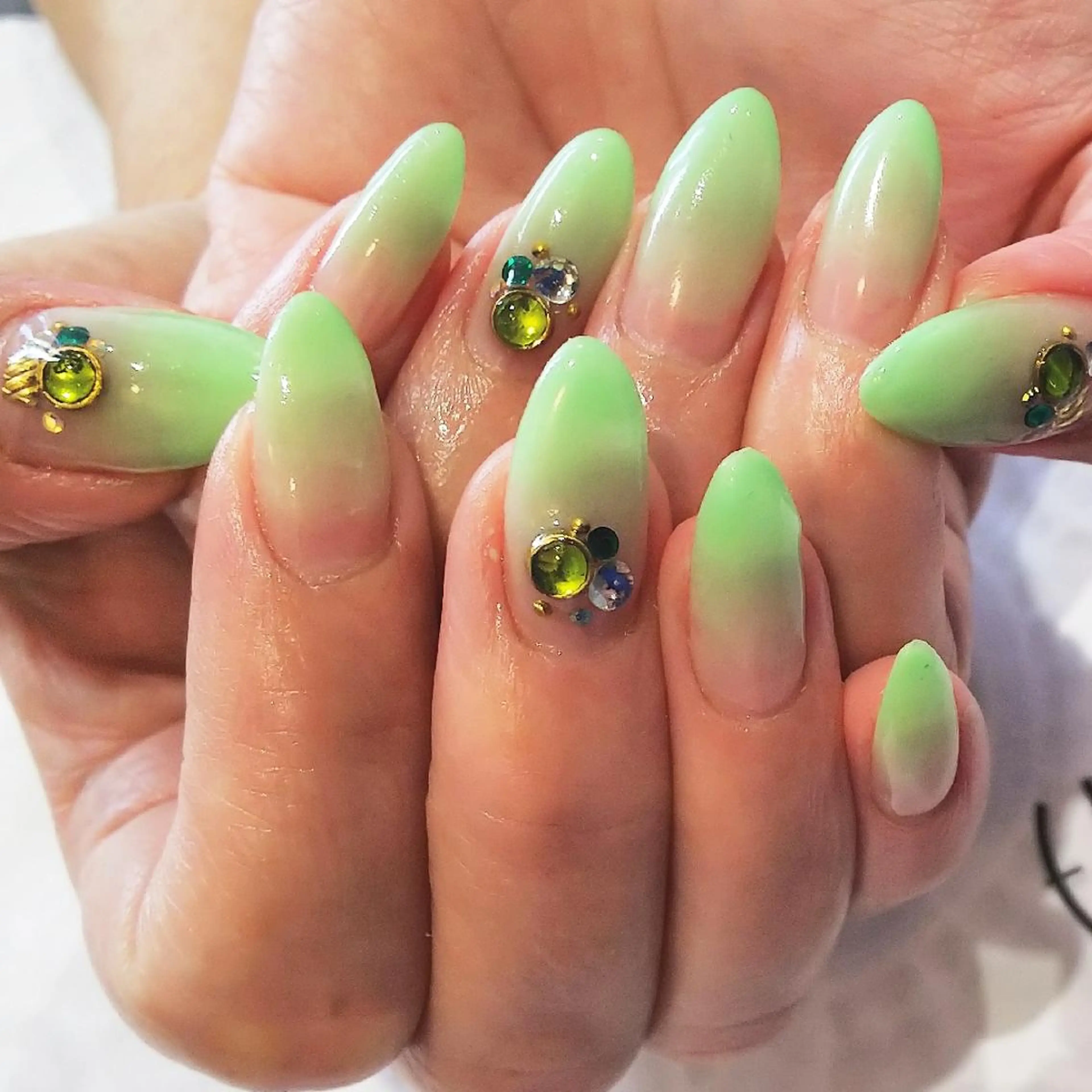 ネイル ストーンネイル Ne naiL ruricoのネイルデザイン