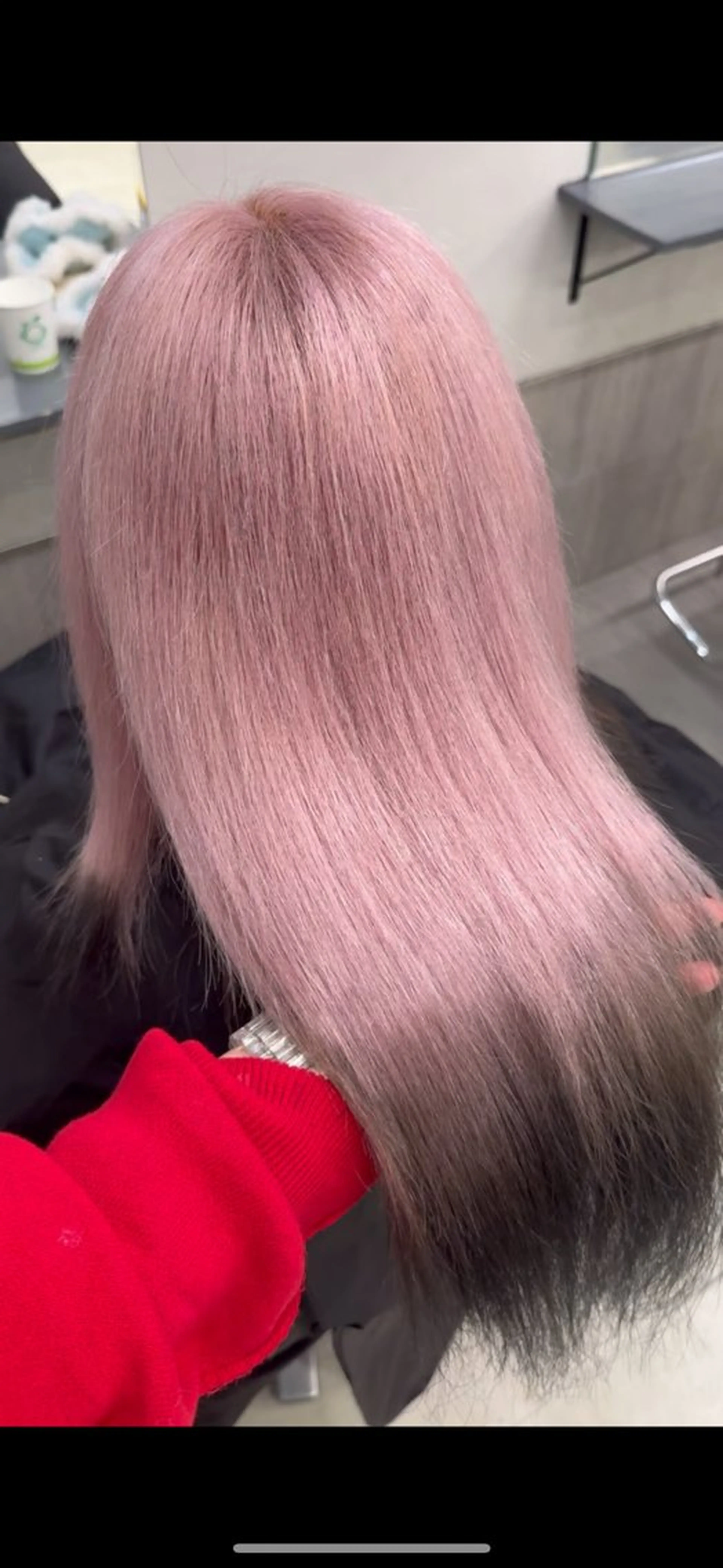 ロング 赤みなしオリーブ ハイトーン×レイヤーのヘアスタイル